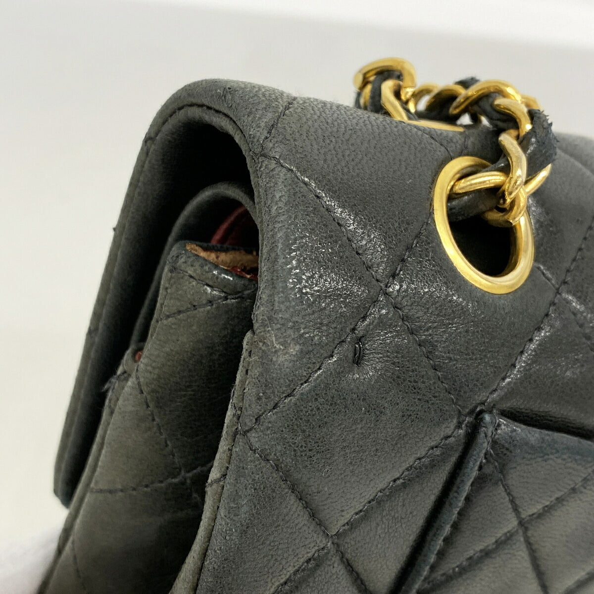 Chanel Black Leather Shoulder Bag (Pre-Owned)