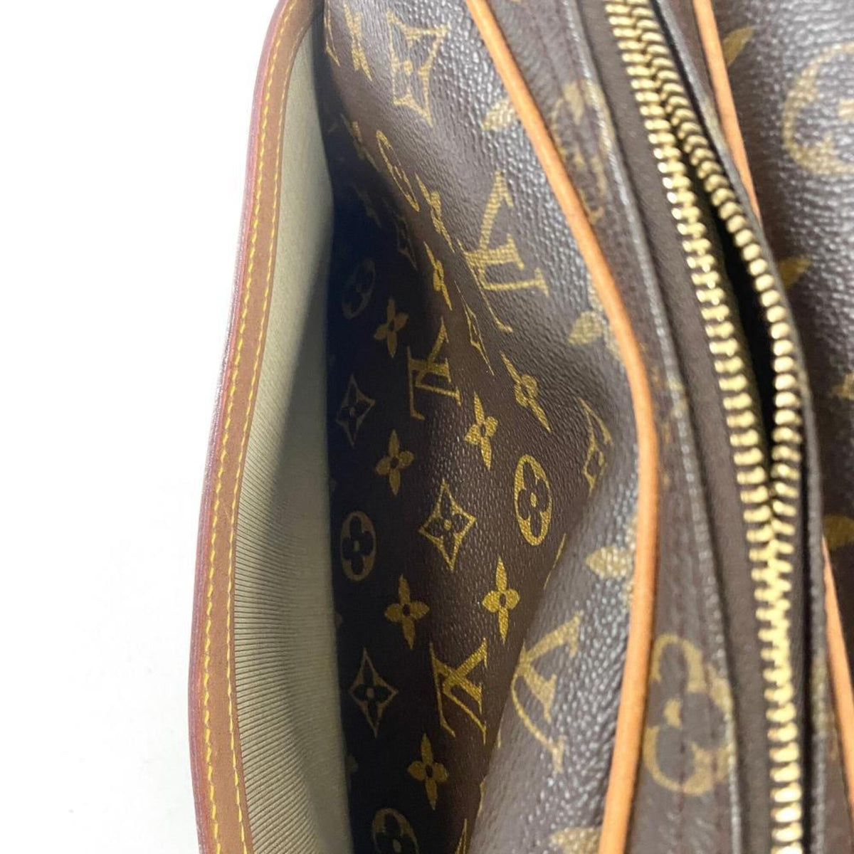 Louis Vuitton Brown Monogram Monogram Shoulder Bag (Pre-Owned)