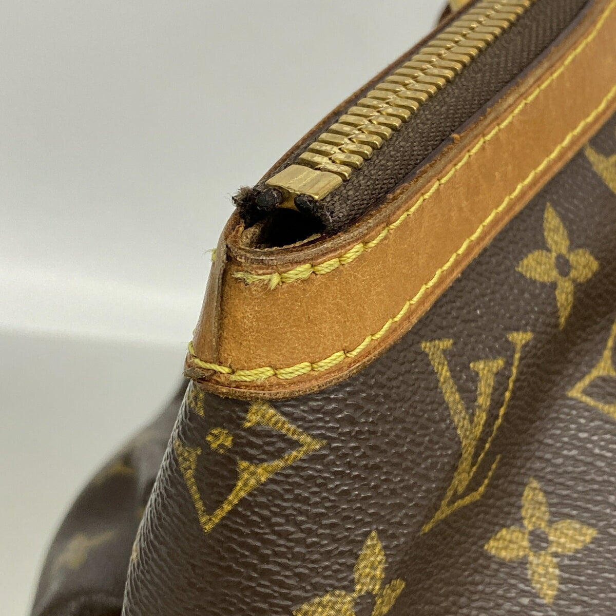 Louis Vuitton Brown Handbag (Pre-Owned)