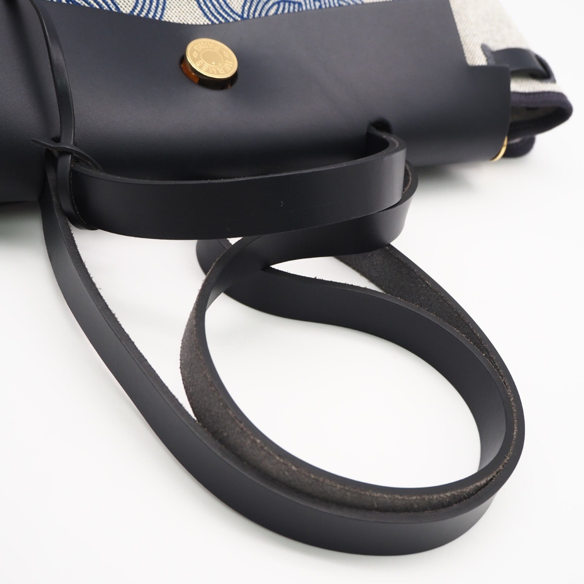 Hermes Ivory Navy Vache Leather Leather Handbag (Pre-Owned)