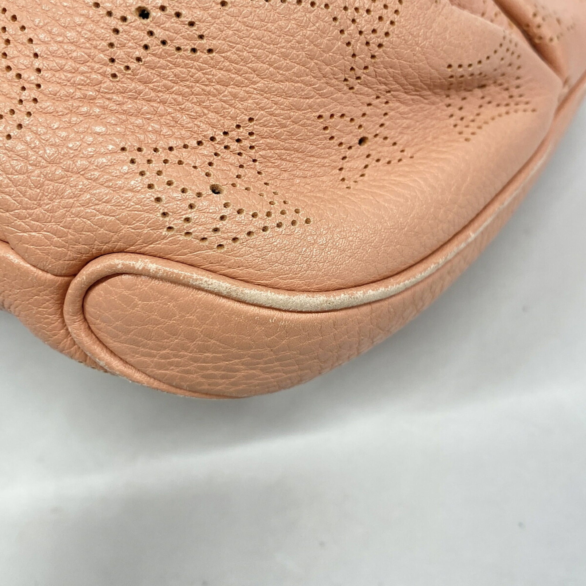 Louis Vuitton Rose Handbag (Pre-Owned)
