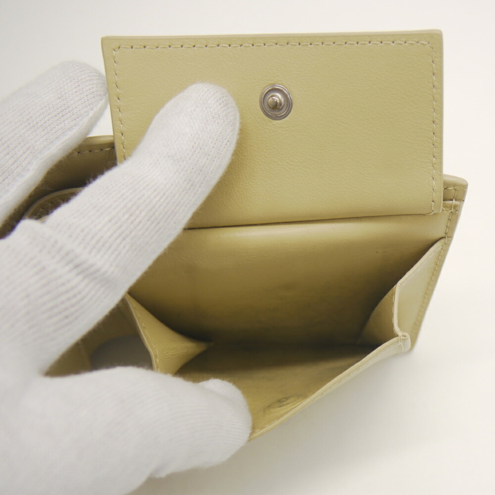 Bottega Veneta Beige Leather Wallet (Bi-Fold) (Pre-Owned)