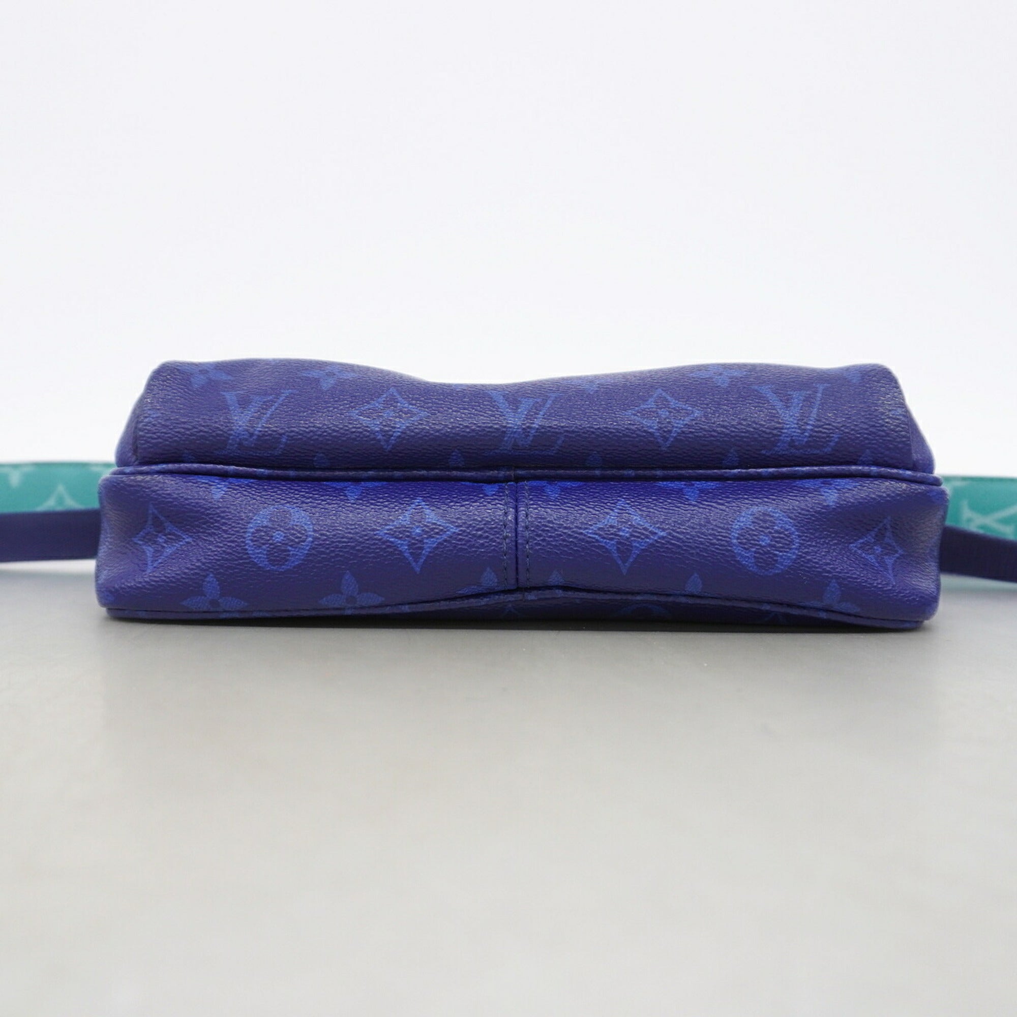 Louis Vuitton Blue Sling Bag (Pre-Owned)