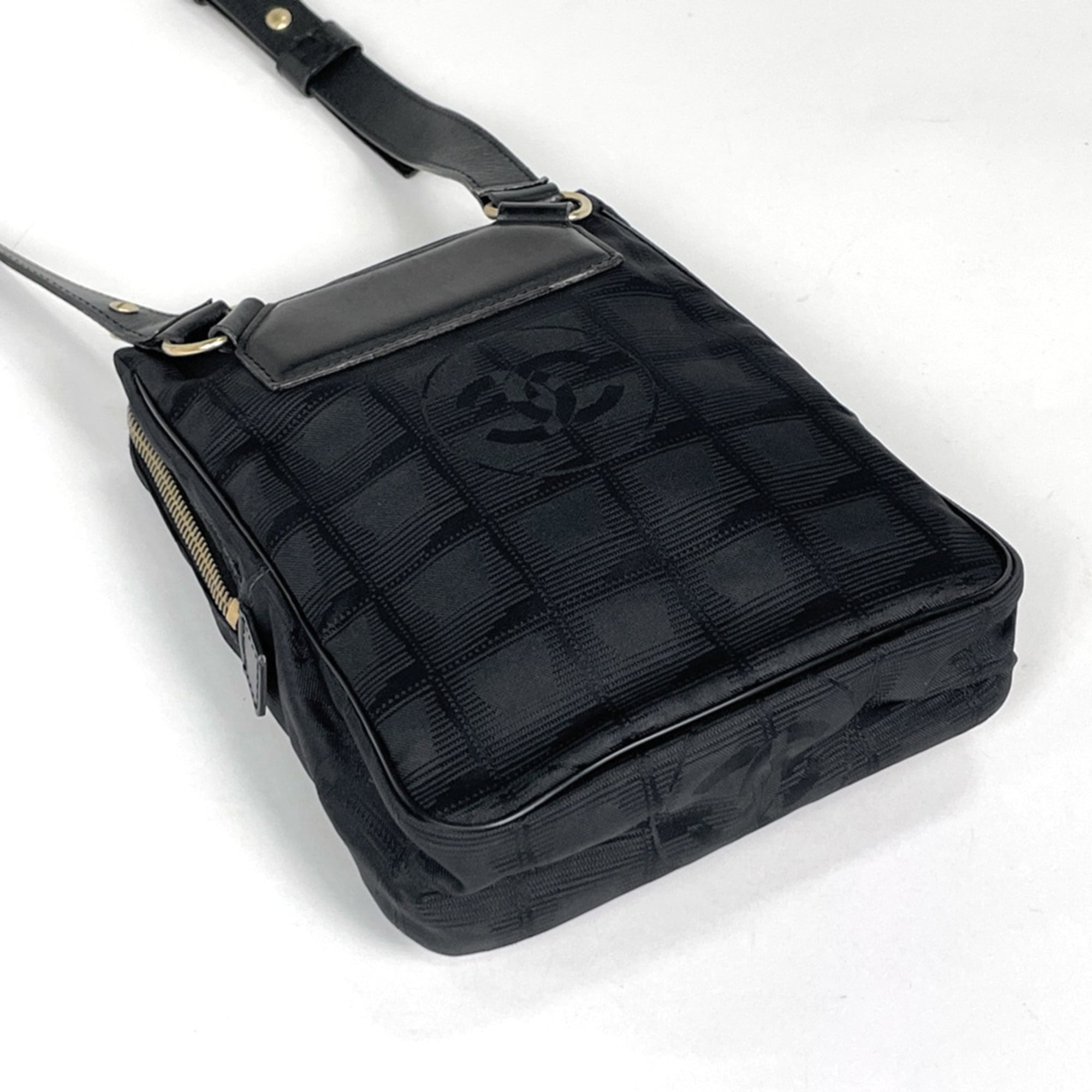 Chanel New Travel Line Black Jacquard Nylon Leather Shoulder Bag (Pre-Owned)