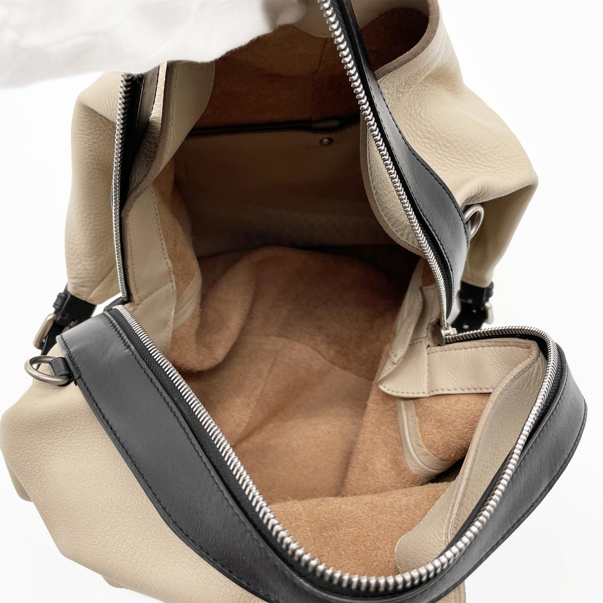 Loewe Beige Black Leather Handbag (Pre-Owned)