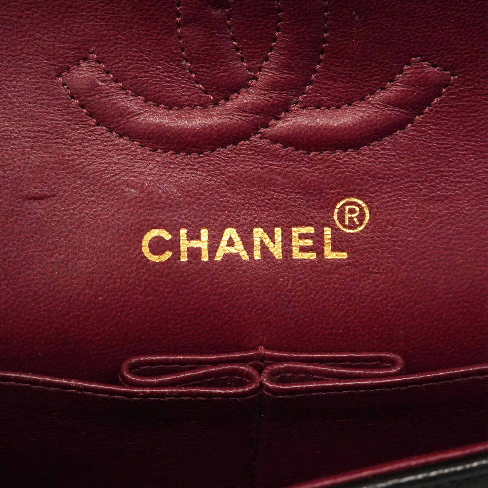Chanel Black Leather Shoulder Bag (Pre-Owned)