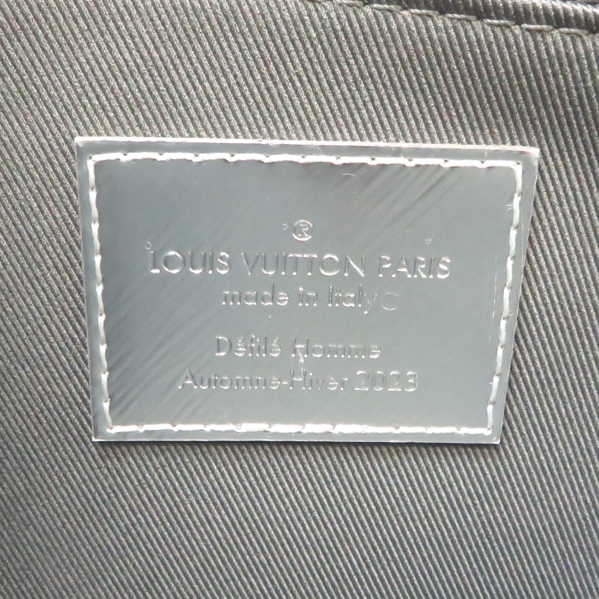 Louis Vuitton Silver Metal Handbag (Pre-Owned)