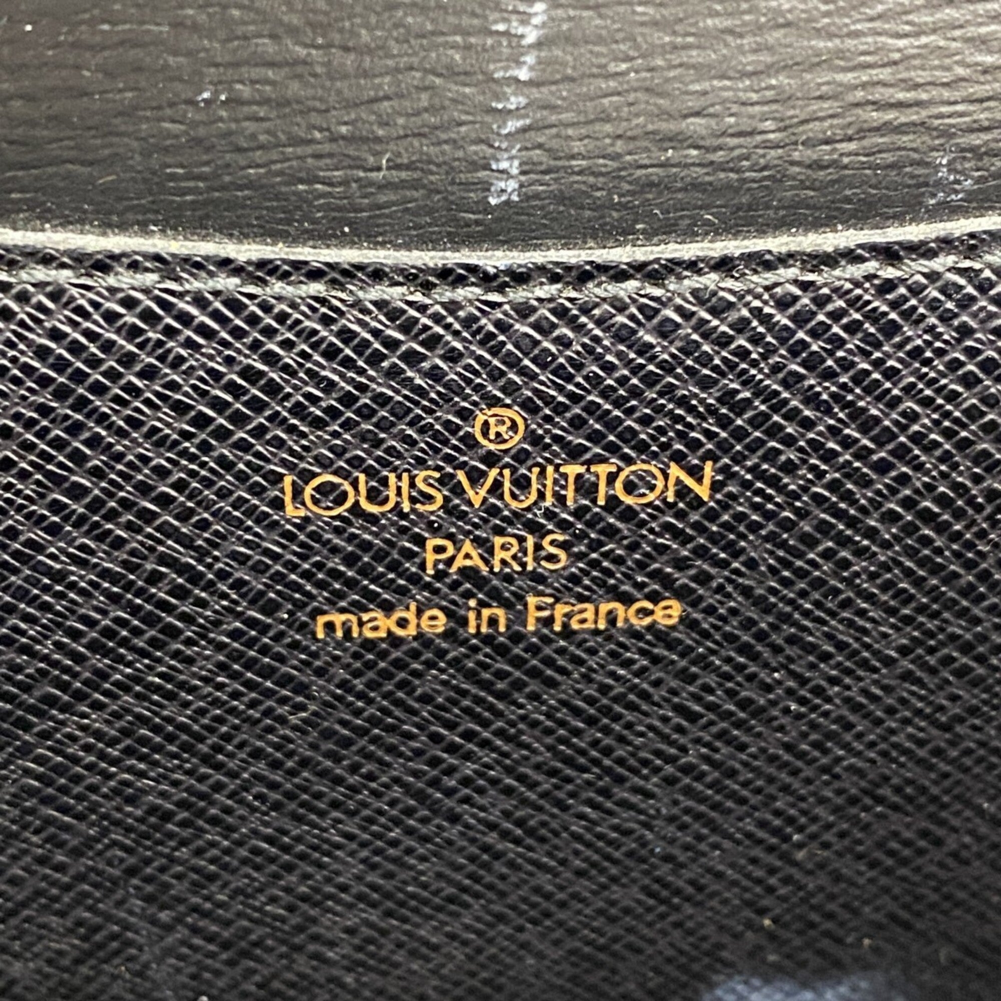 Louis Vuitton Noir Shoulder Bag (Pre-Owned)