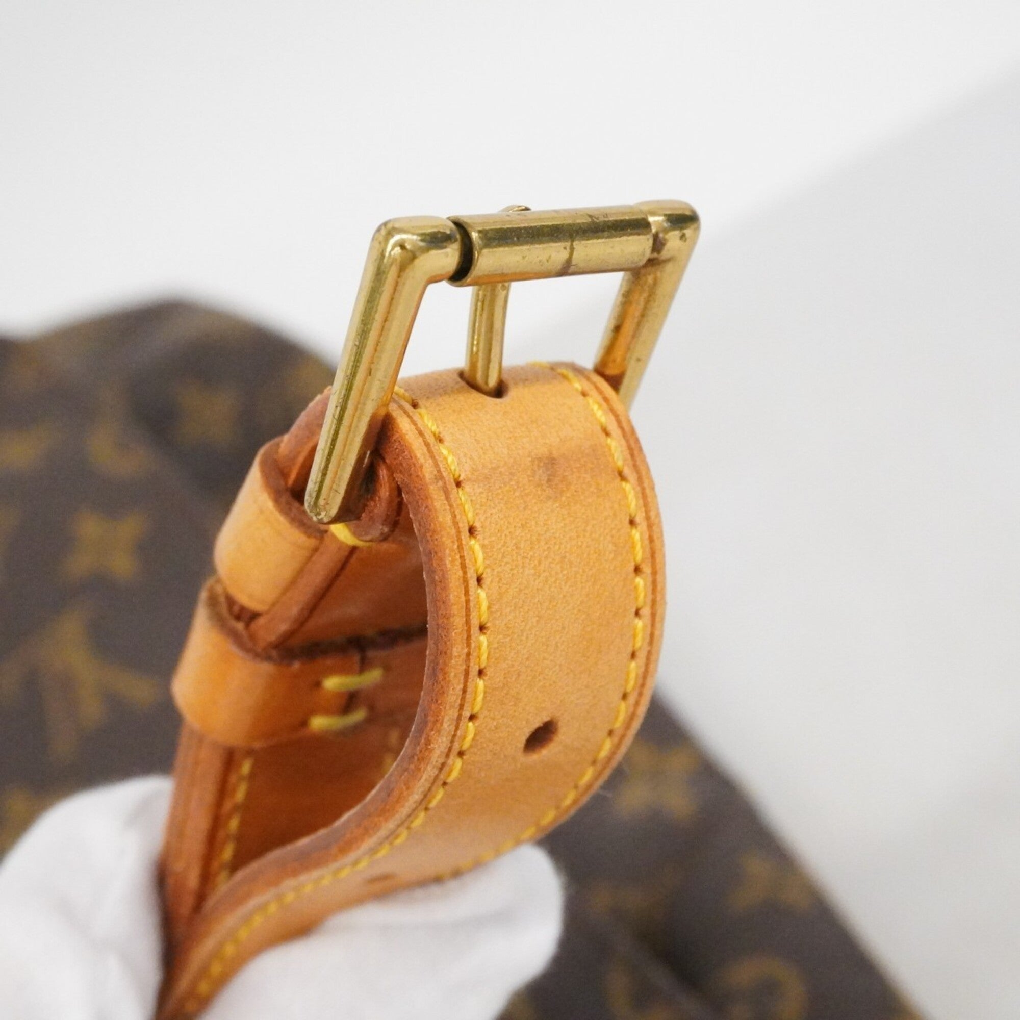 Louis Vuitton Brown Shoulder Bag (Pre-Owned)