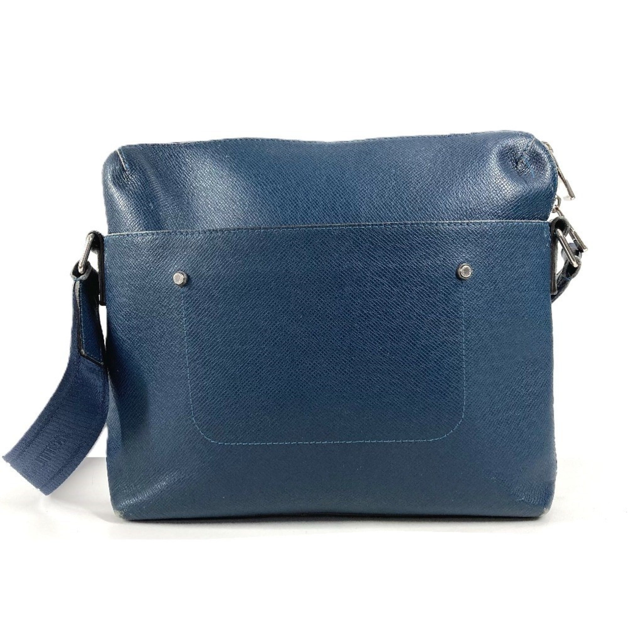 Louis Vuitton Blue Ocean Taiga Leather Leather Shoulder Bag (Pre-Owned)