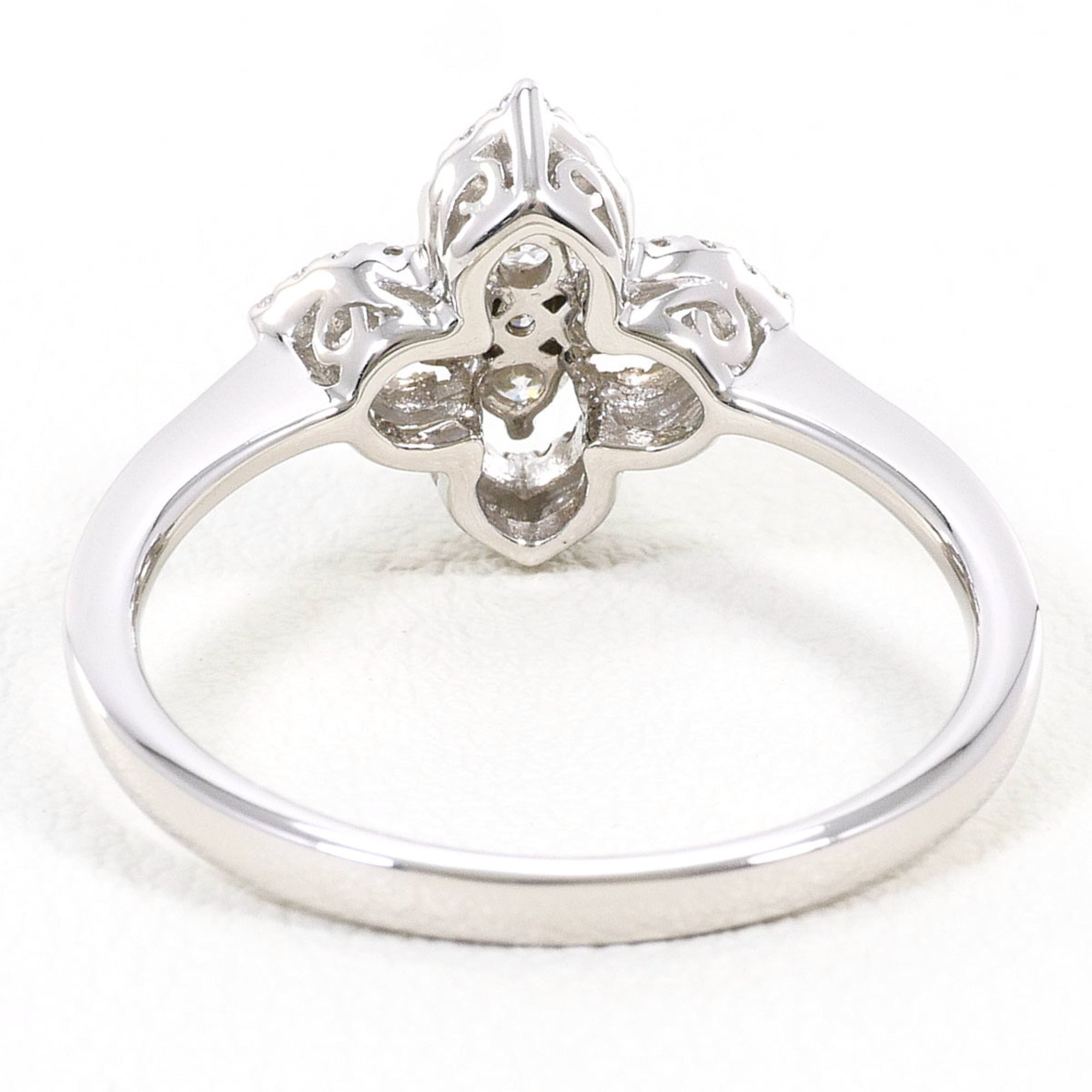 Unbranded White Gold White Gold (18K) Band Ring (Pre-Owned)