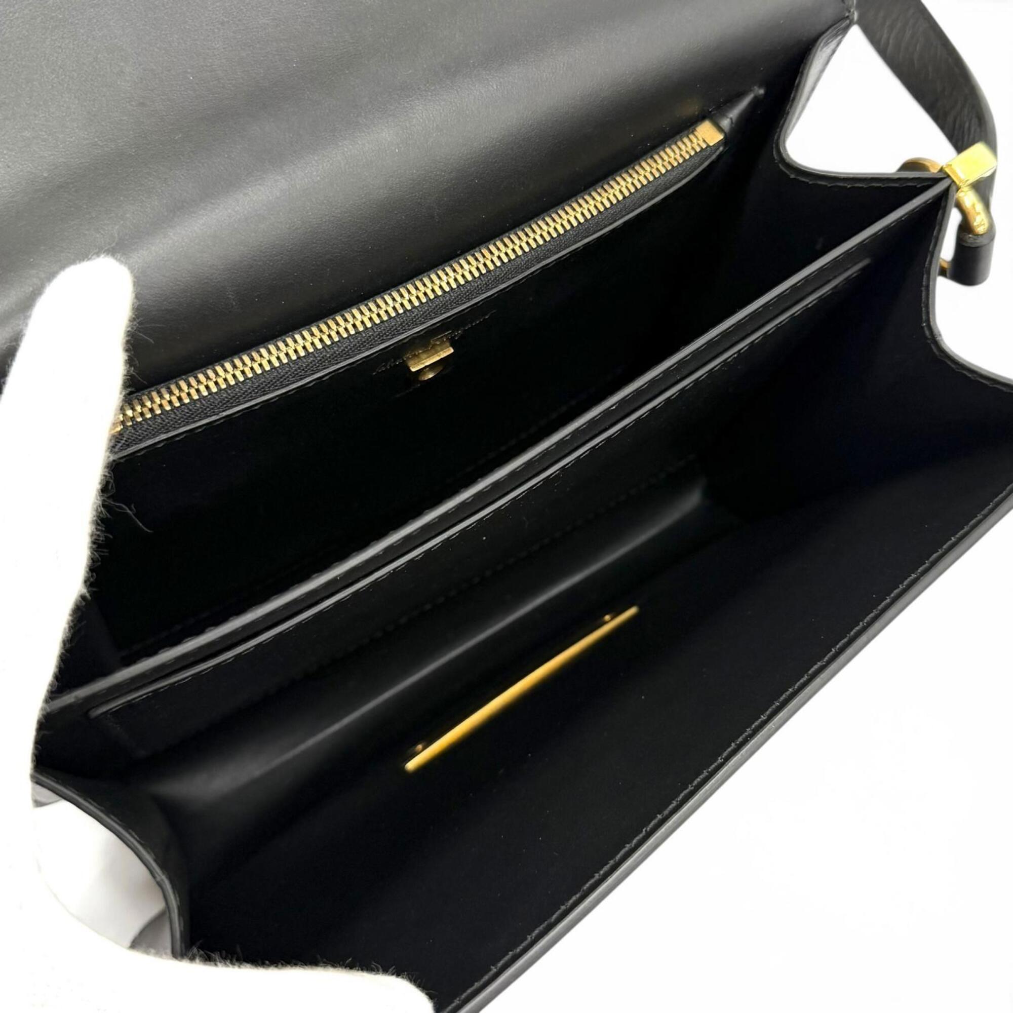 Salvatore Ferragamo Black Leather Shoulder Bag (Pre-Owned)