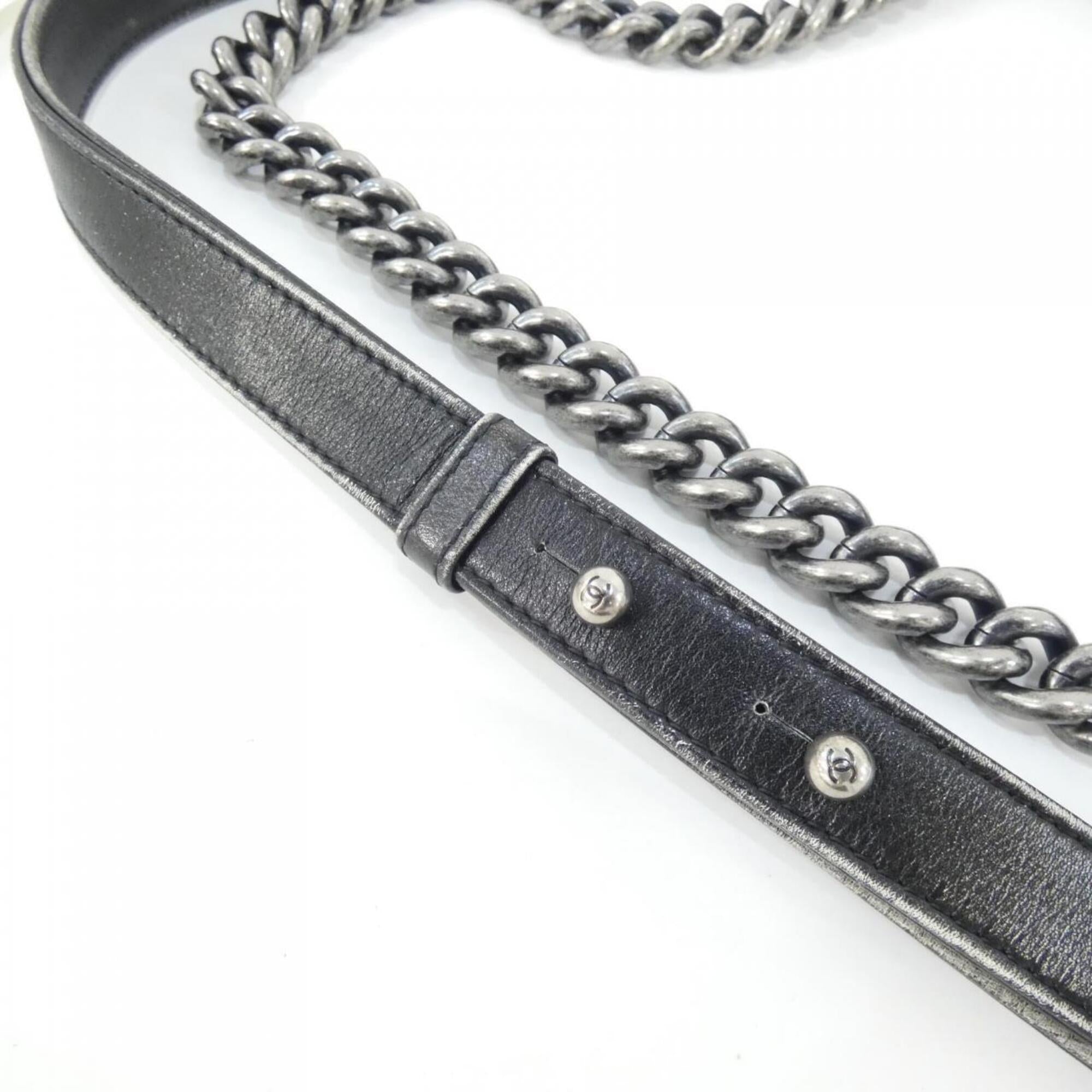 Chanel Black Leather Shoulder Bag (Pre-Owned)