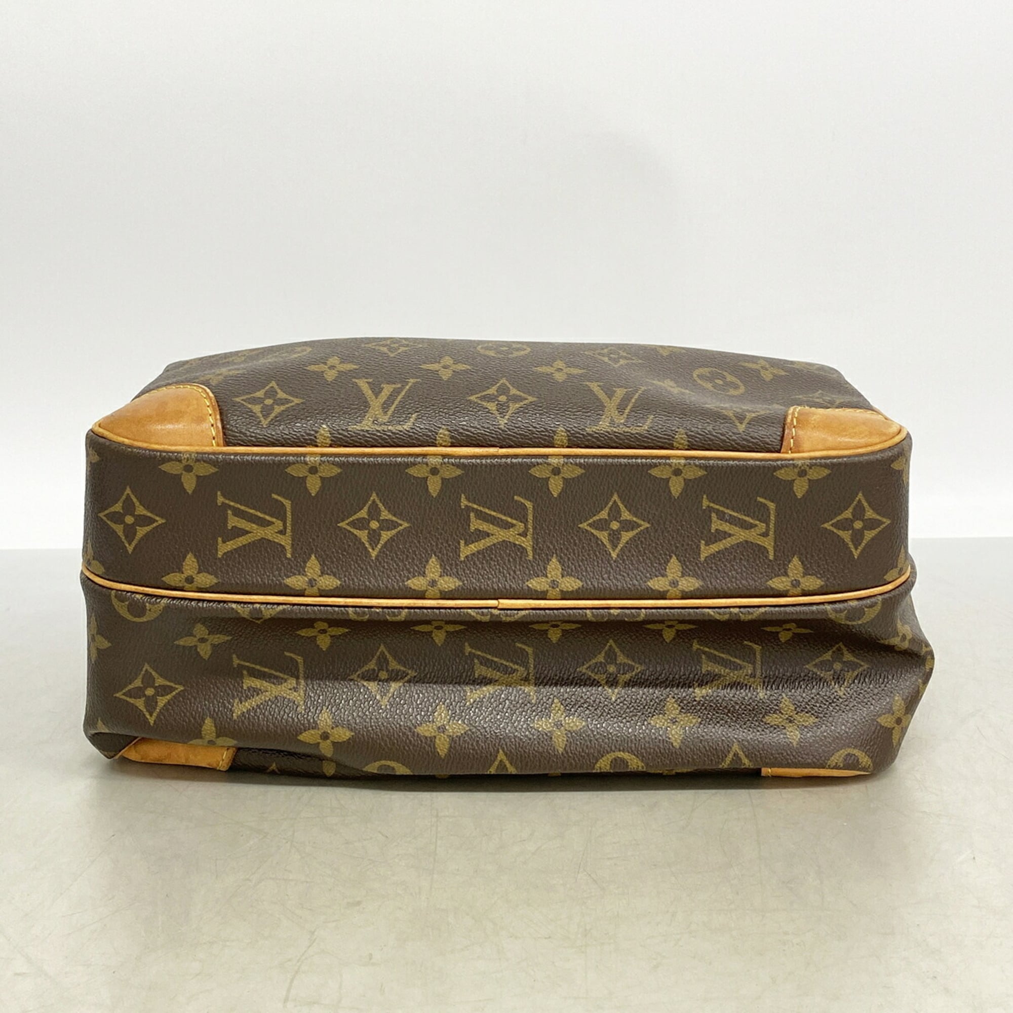 Louis Vuitton Brown Shoulder Bag (Pre-Owned)