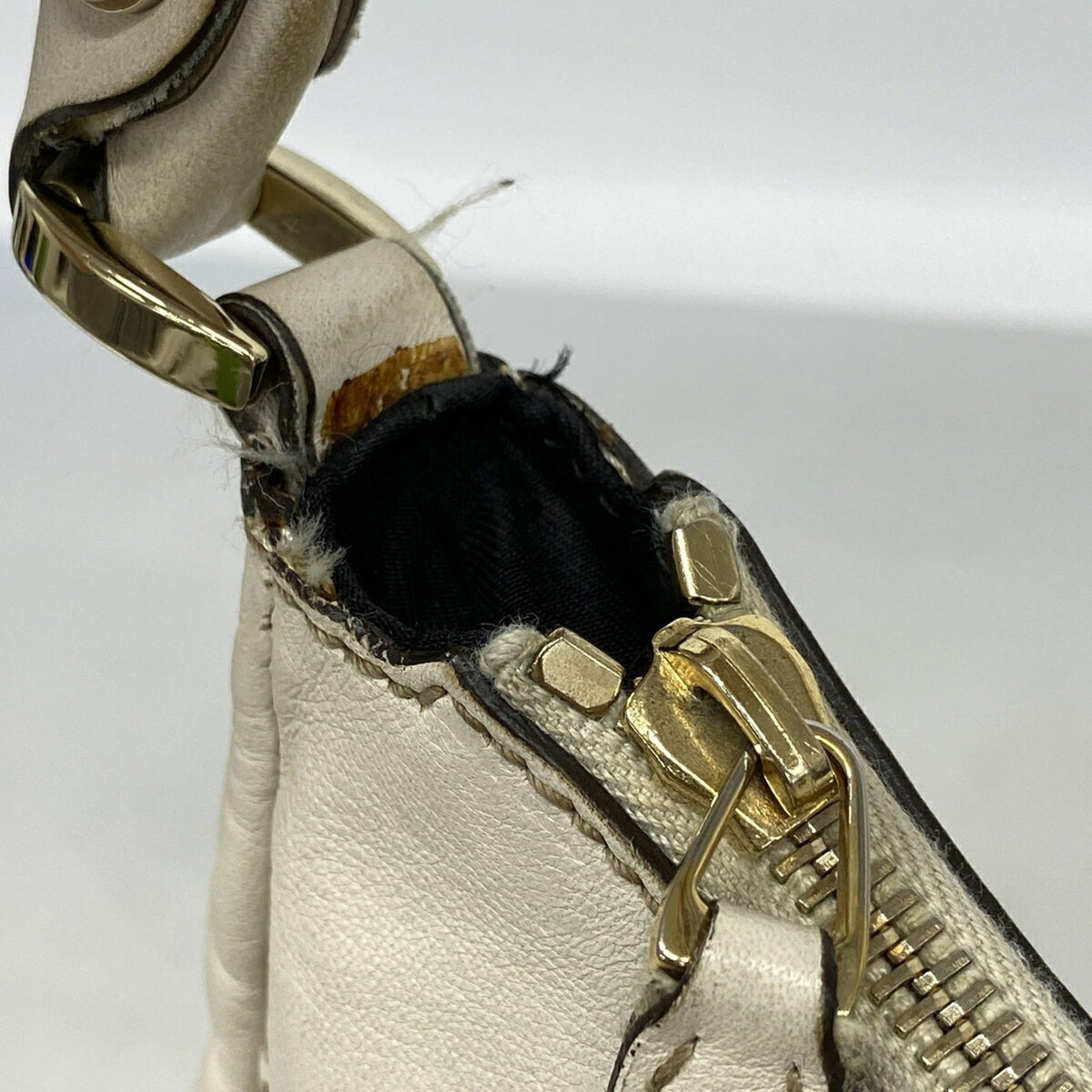 Gucci White Leather Shoulder Bag (Pre-Owned)