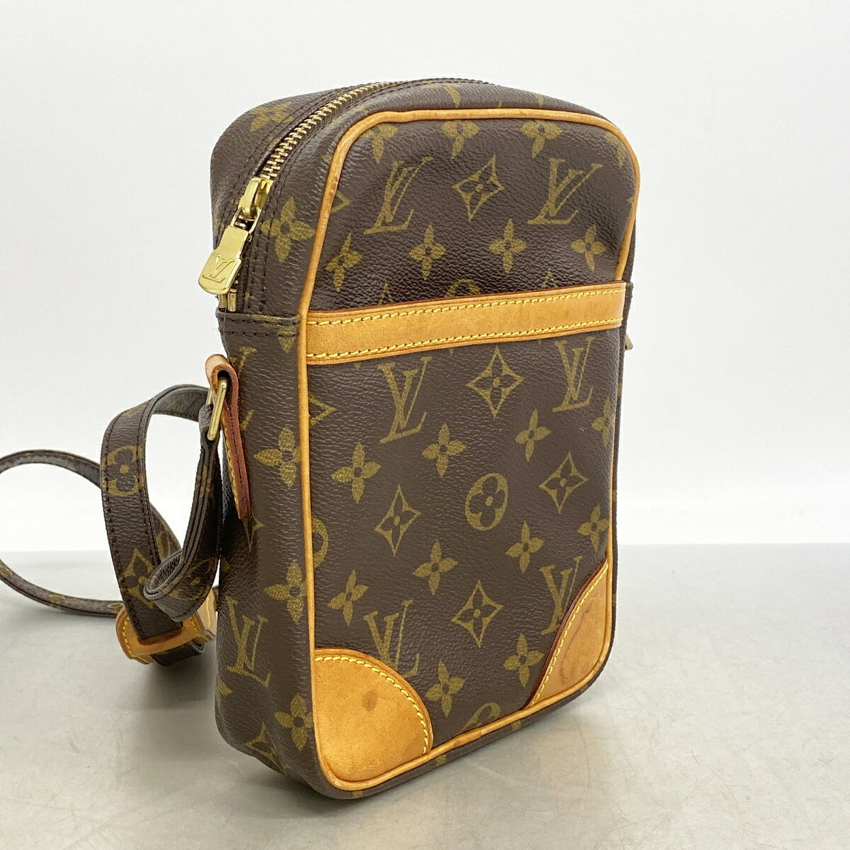 Louis Vuitton Brown Shoulder Bag (Pre-Owned)