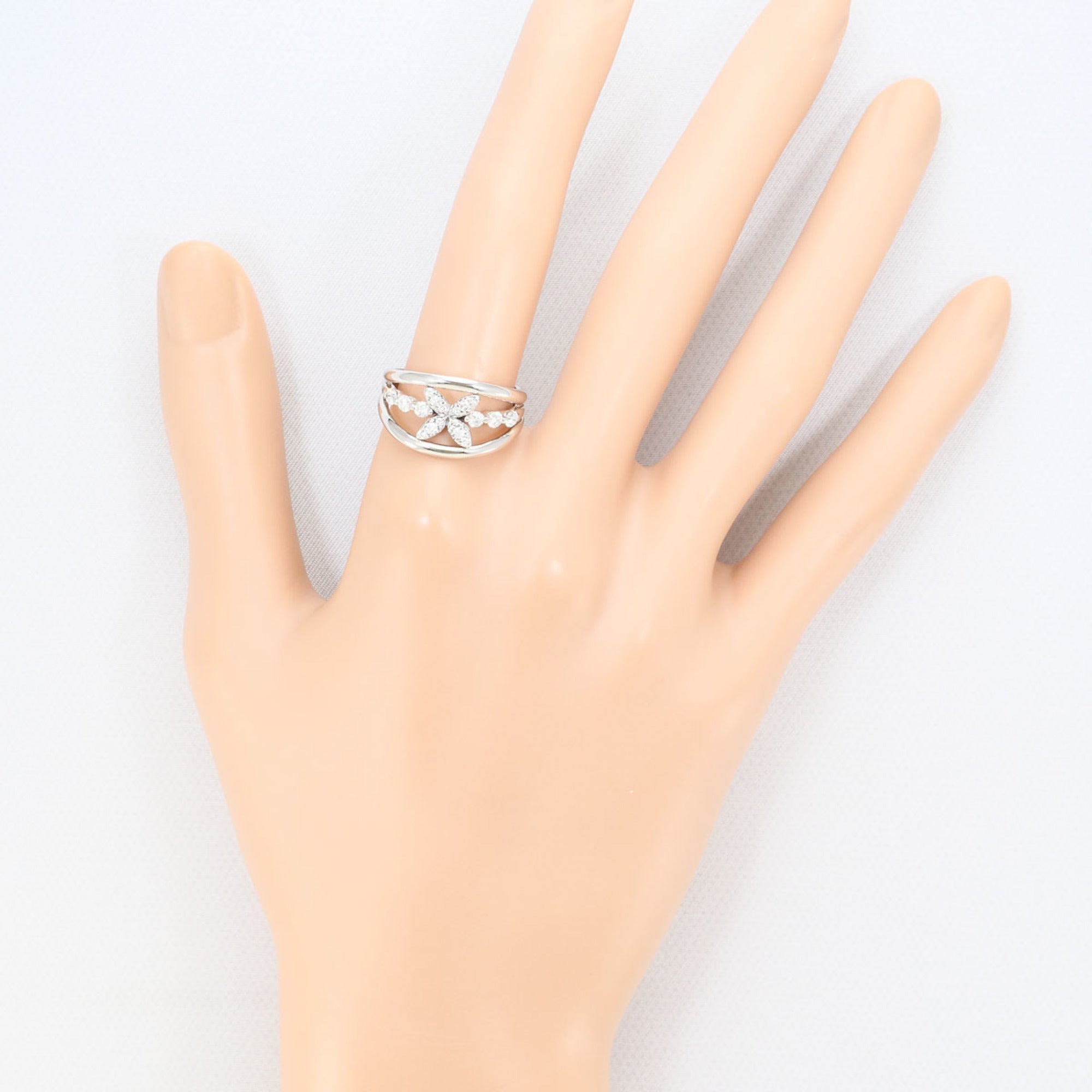 Unbranded White Gold White Gold (18K) Band Ring (Pre-Owned)