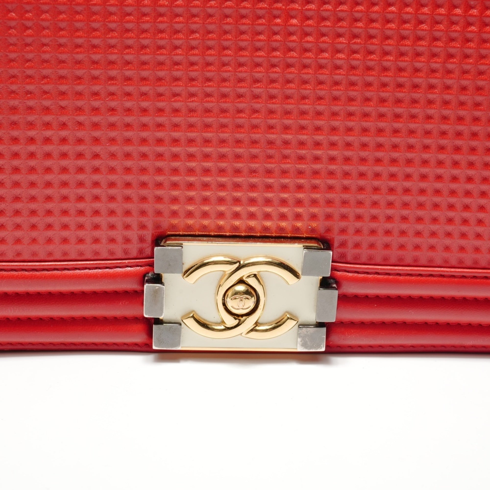 Chanel Boy Chanel Red Color Shoulder Bag (Pre-Owned)