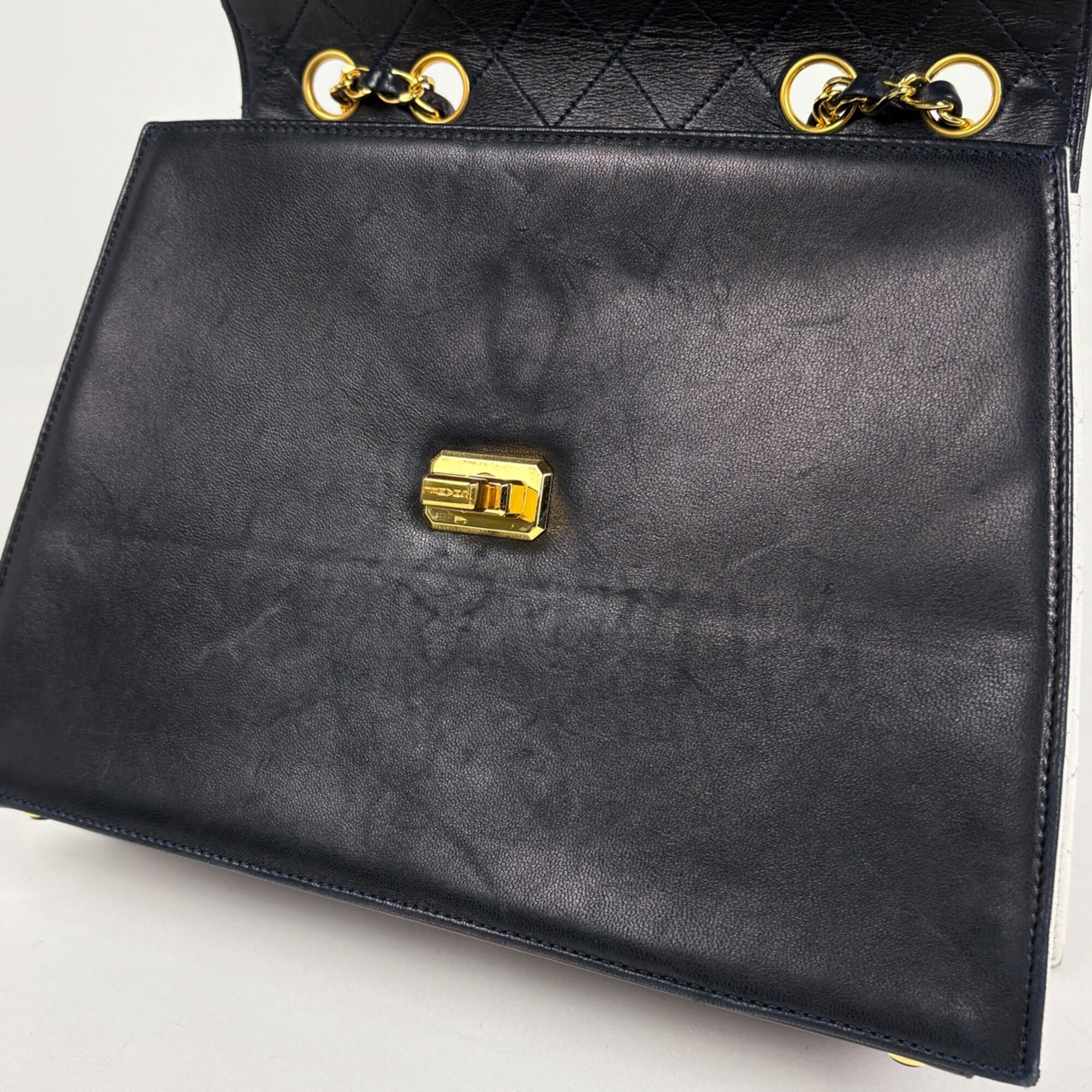 Chanel Matelasse Navy White Leather Shoulder Bag (Pre-Owned)