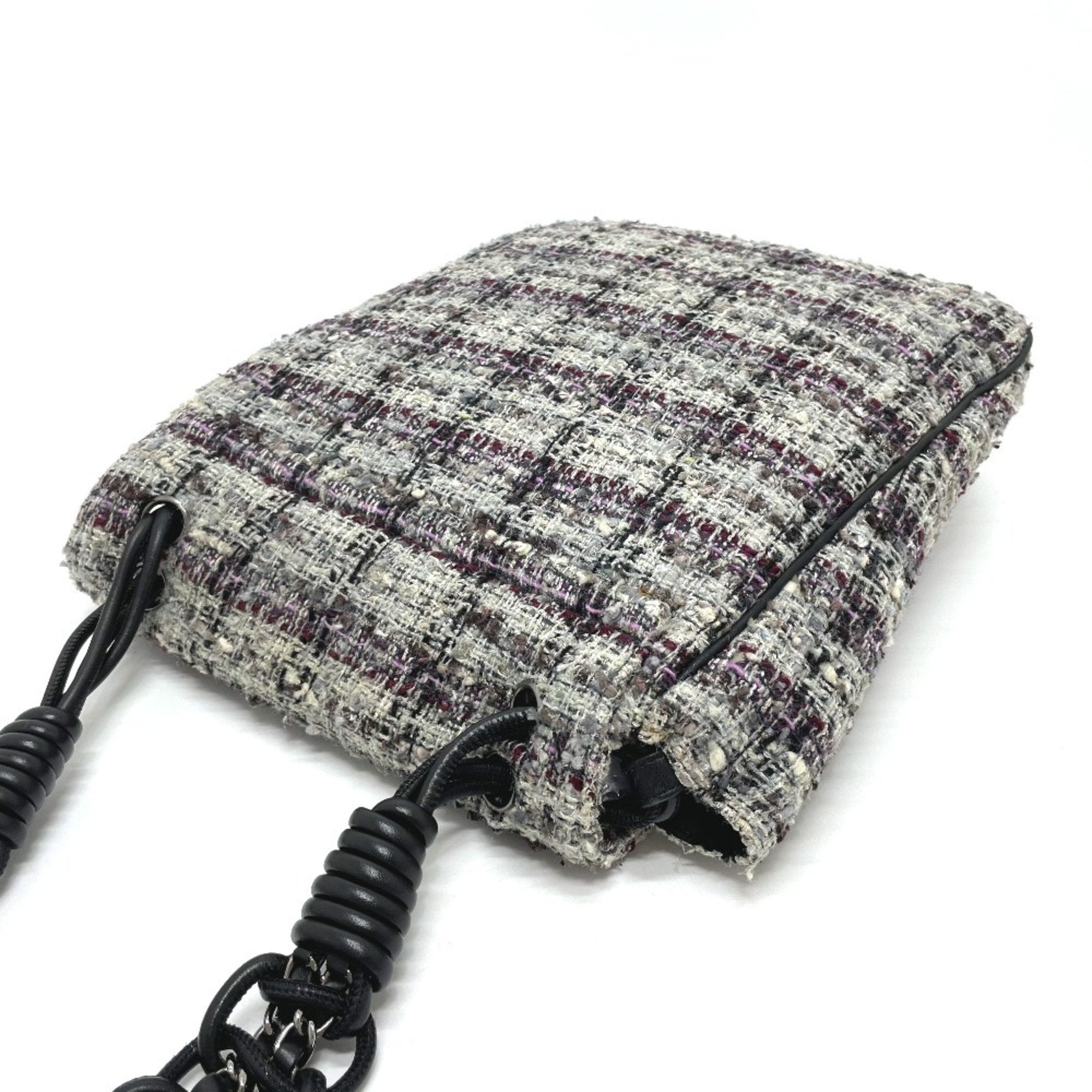 Chanel Gray Tweed Shoulder Bag (Pre-Owned)