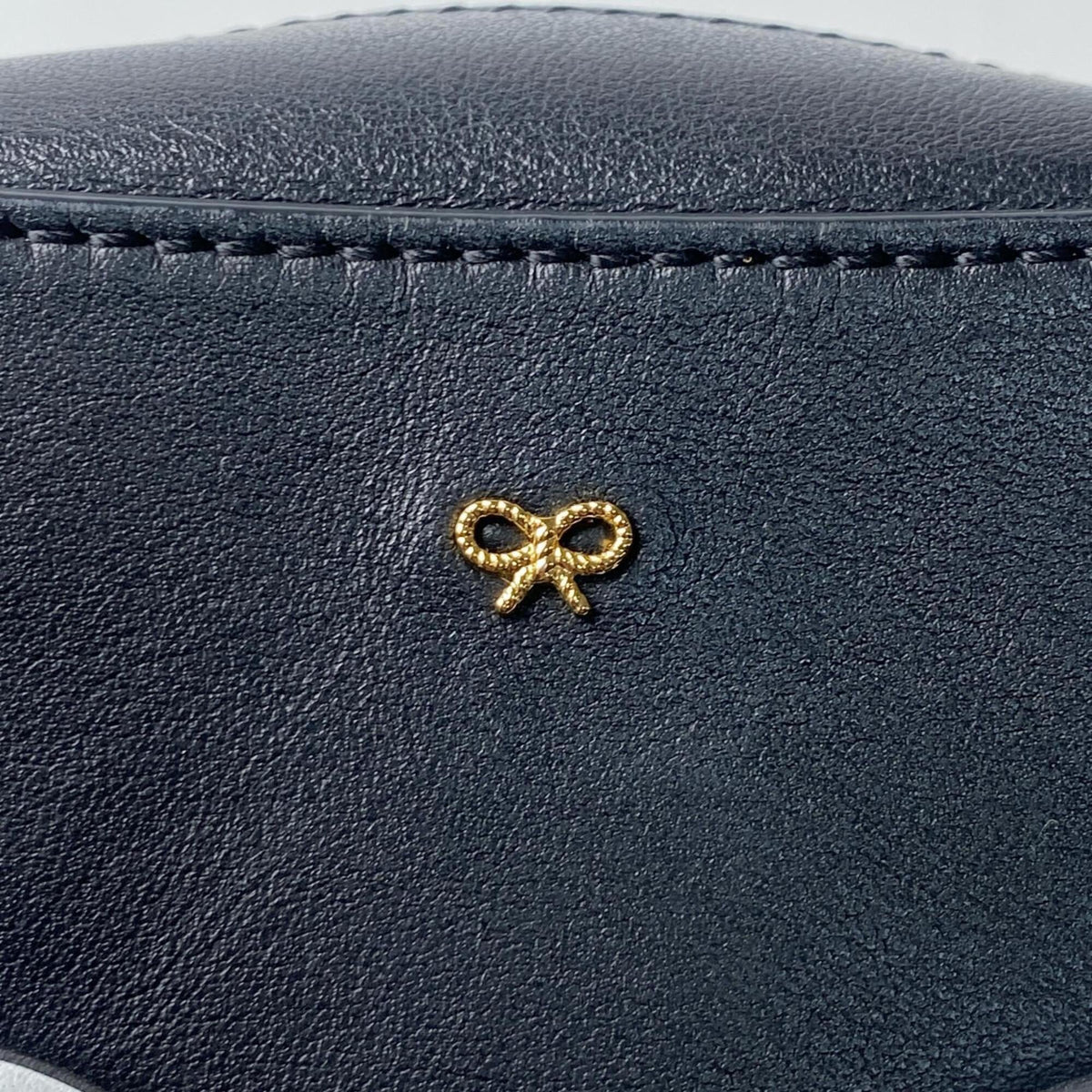 Anya Hindmarch Black Leather Shoulder Bag (Pre-Owned)