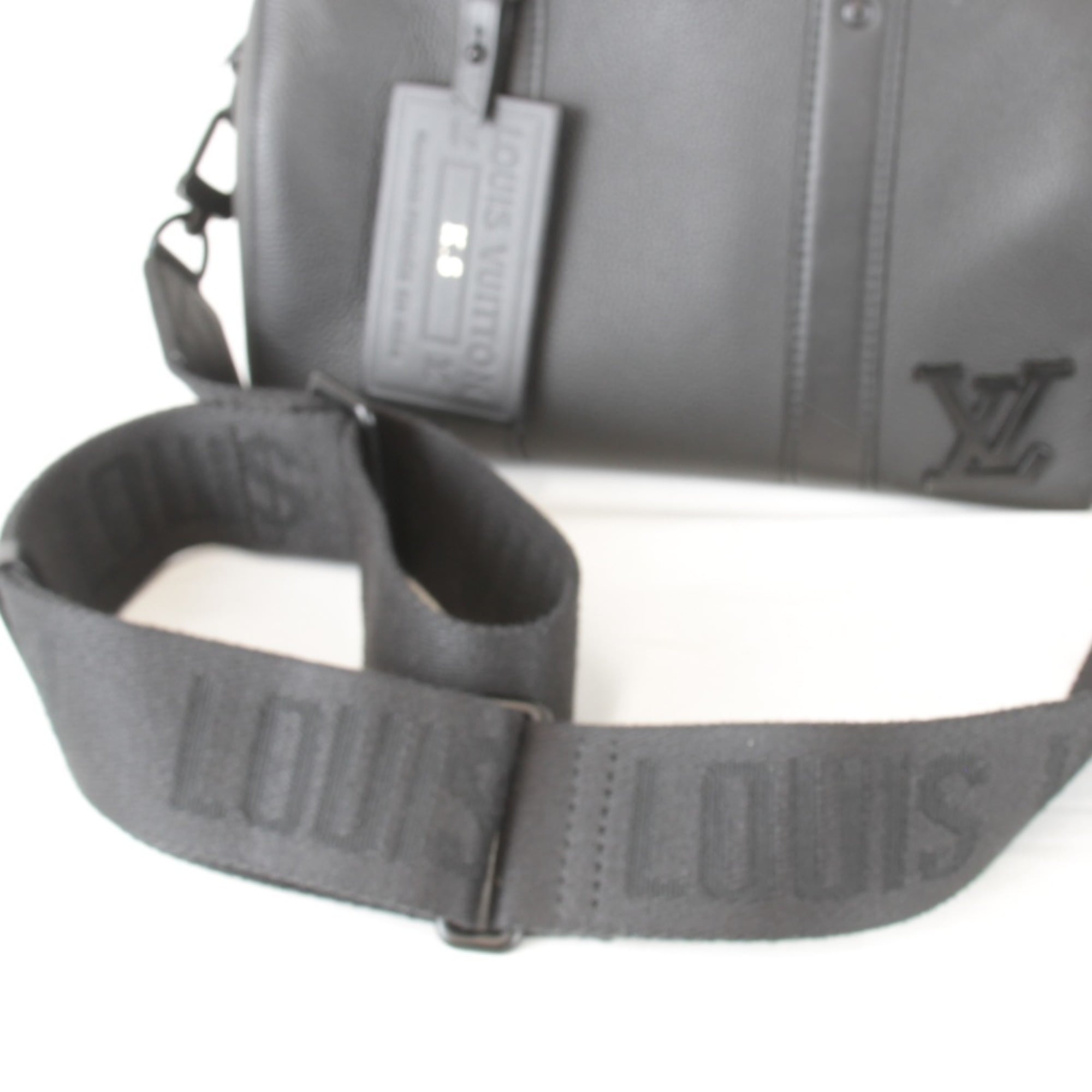 Louis Vuitton Black Leather Shoulder Bag (Pre-Owned)