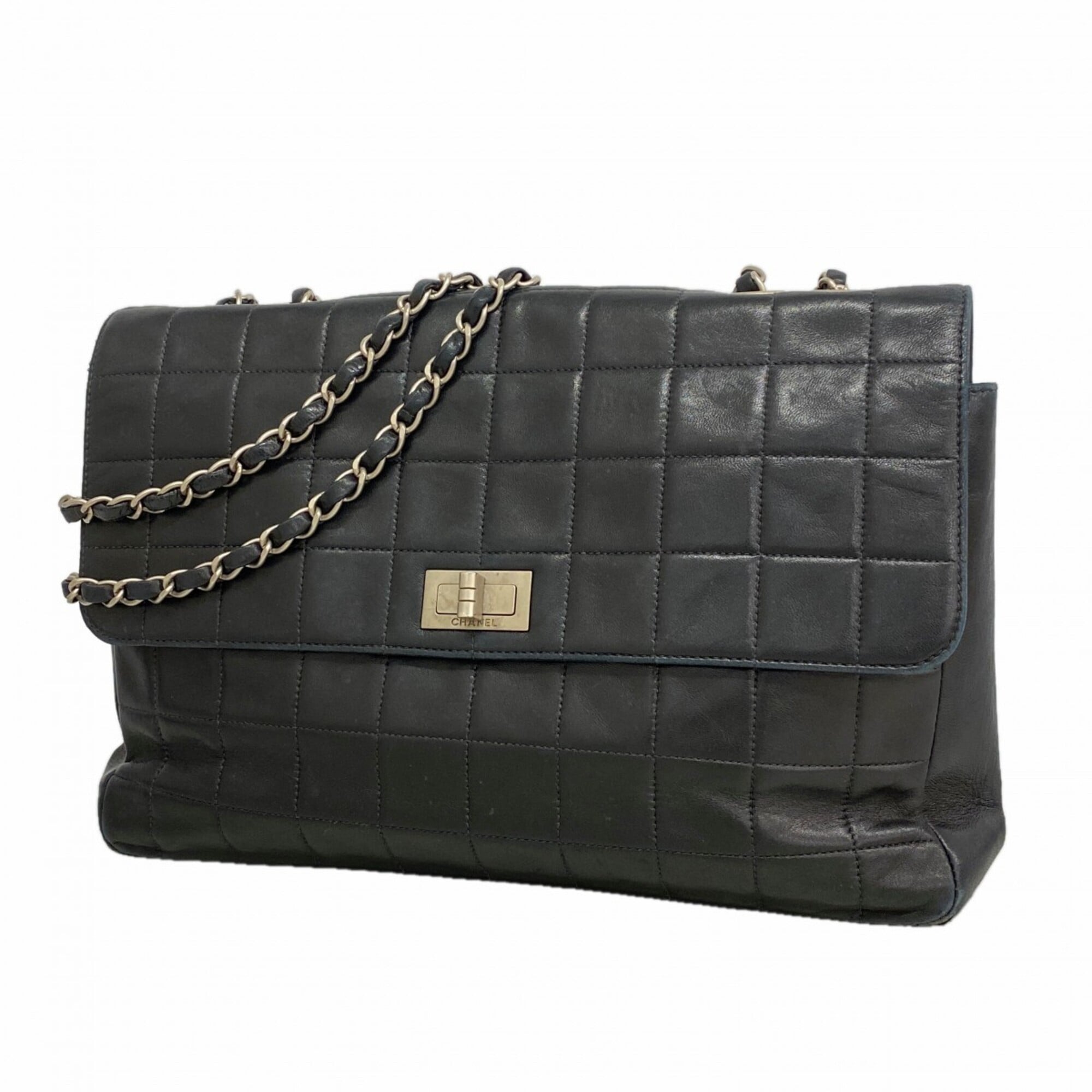 Chanel Black Leather Shoulder Bag (Pre-Owned)