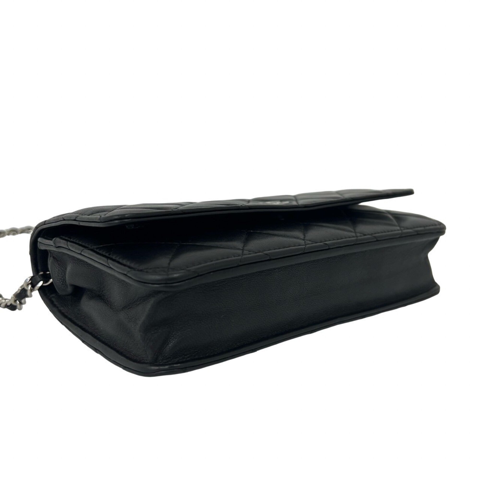 Chanel Black Leather Pochette Shoulder Bag (Pre-Owned)