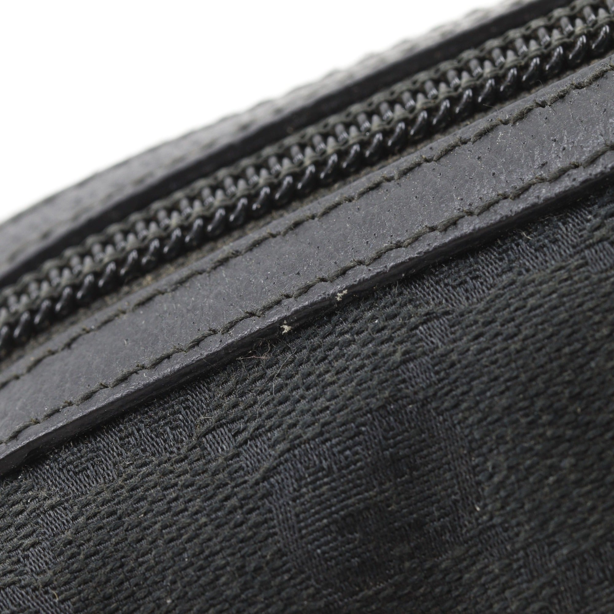 Gucci Black Gg Canvas Pouch (Pre-Owned)