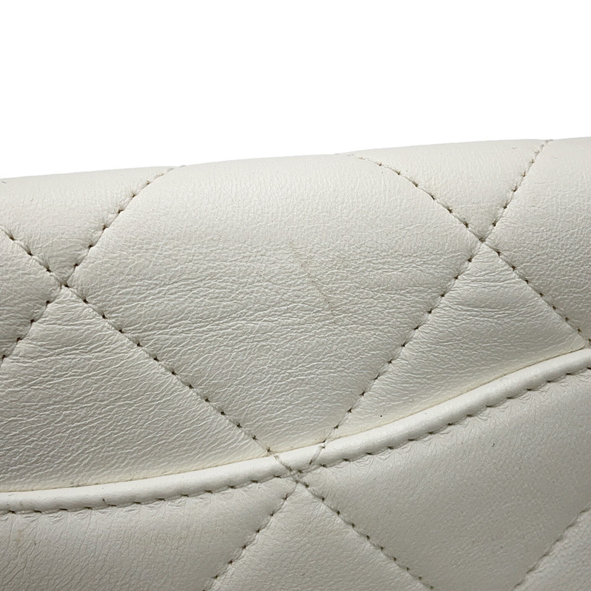 Chanel White Leather Shoulder Bag (Pre-Owned)