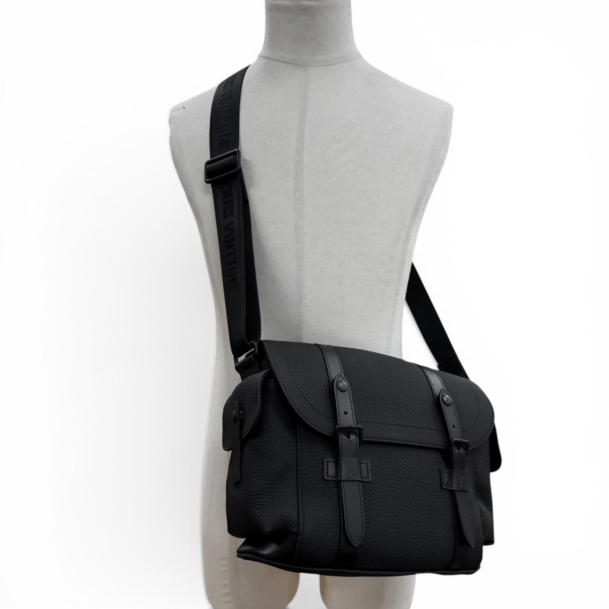 Louis Vuitton Black Leather Shoulder Bag (Pre-Owned)
