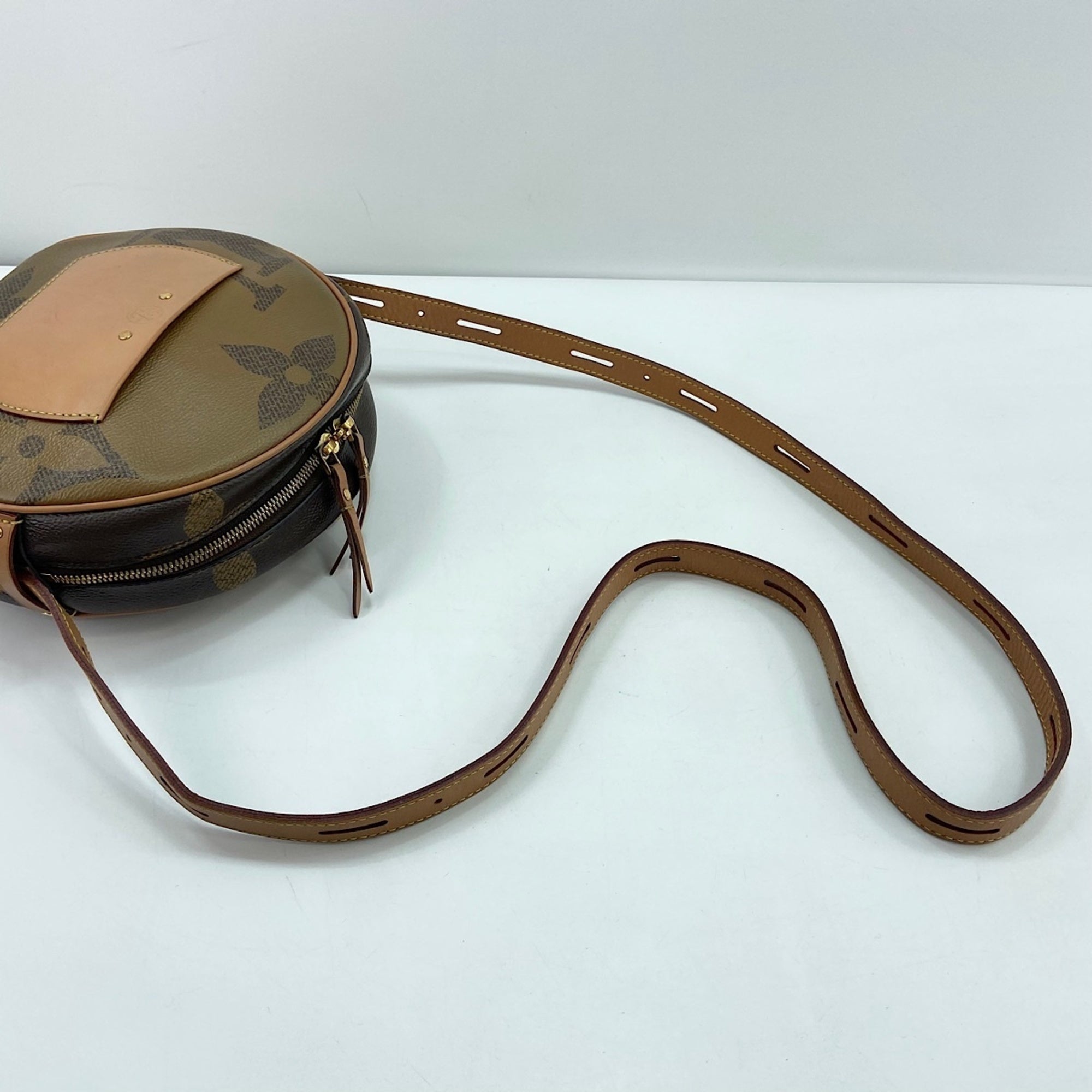 Louis Vuitton Brown Shoulder Bag (Pre-Owned)