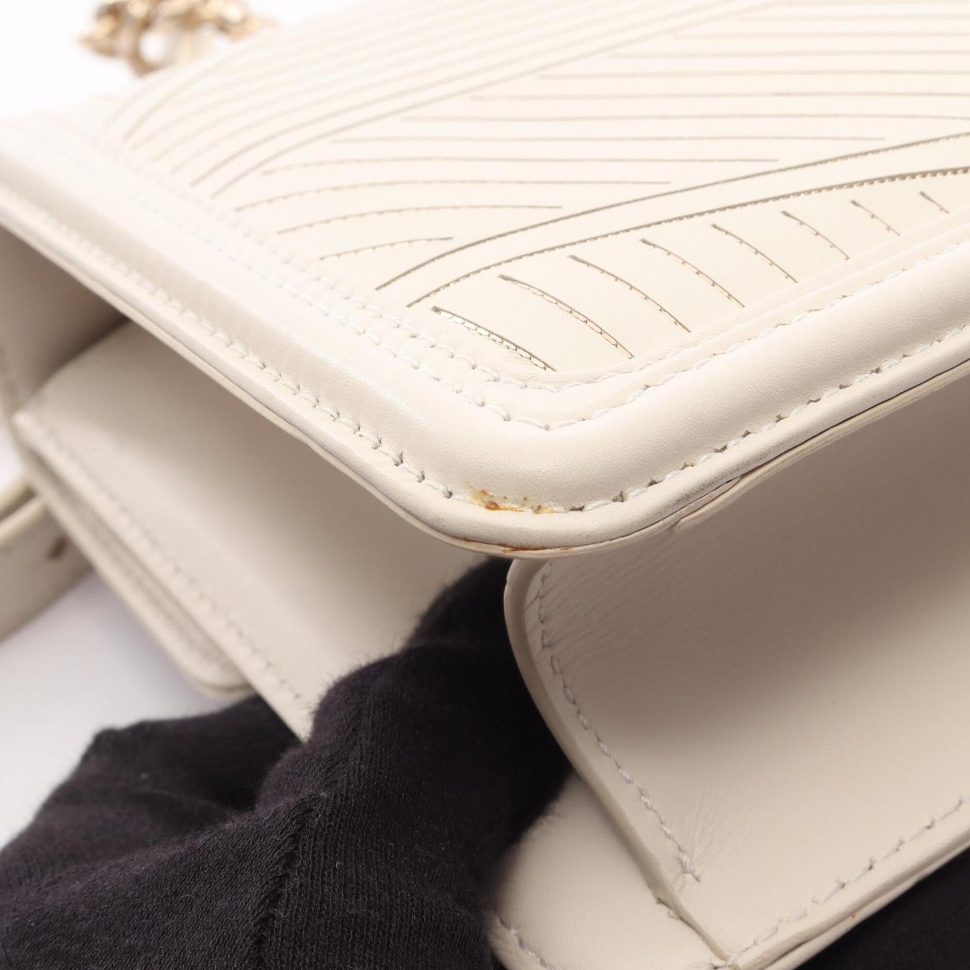 Bvlgari White Leather Handbag Shoulder Bag (Pre-Owned)