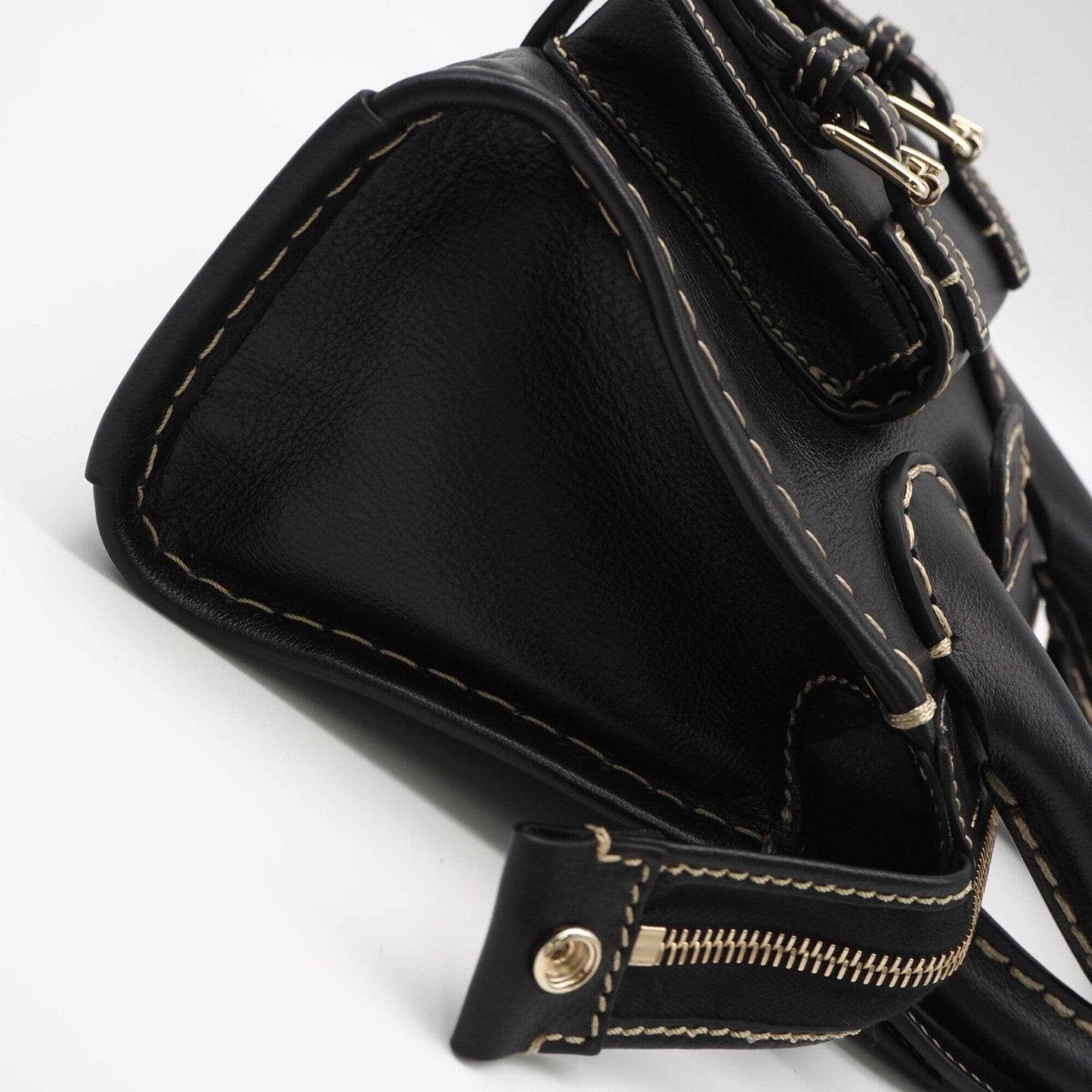 Chloé Black Leather Handbag (Pre-Owned)