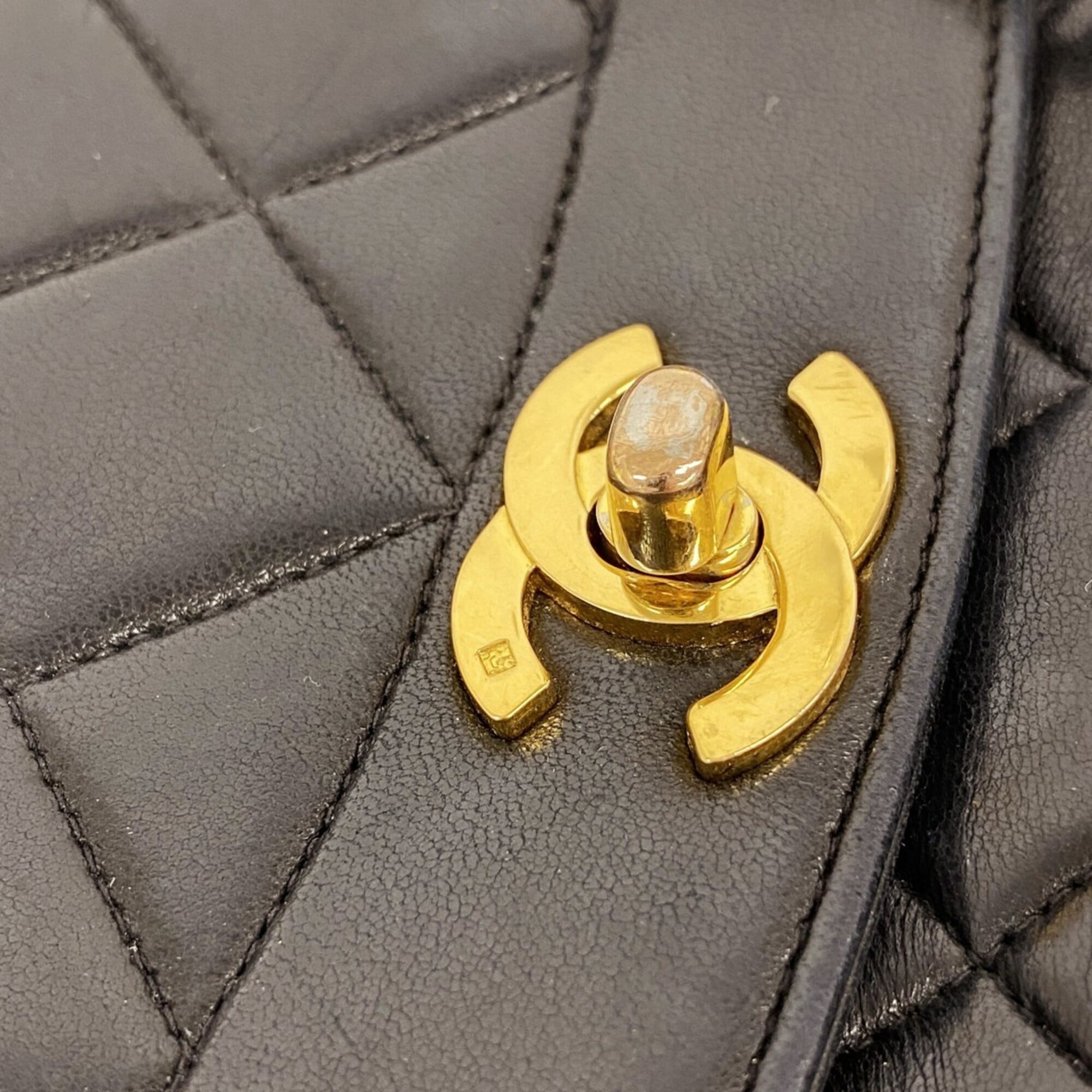 Chanel Black Leather Shoulder Bag (Pre-Owned)