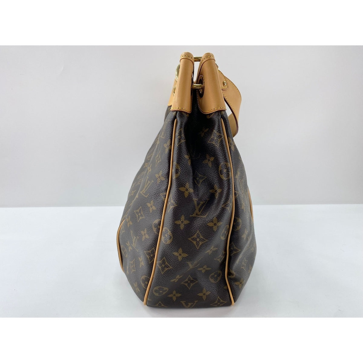 Louis Vuitton Brown Shoulder Bag (Pre-Owned)