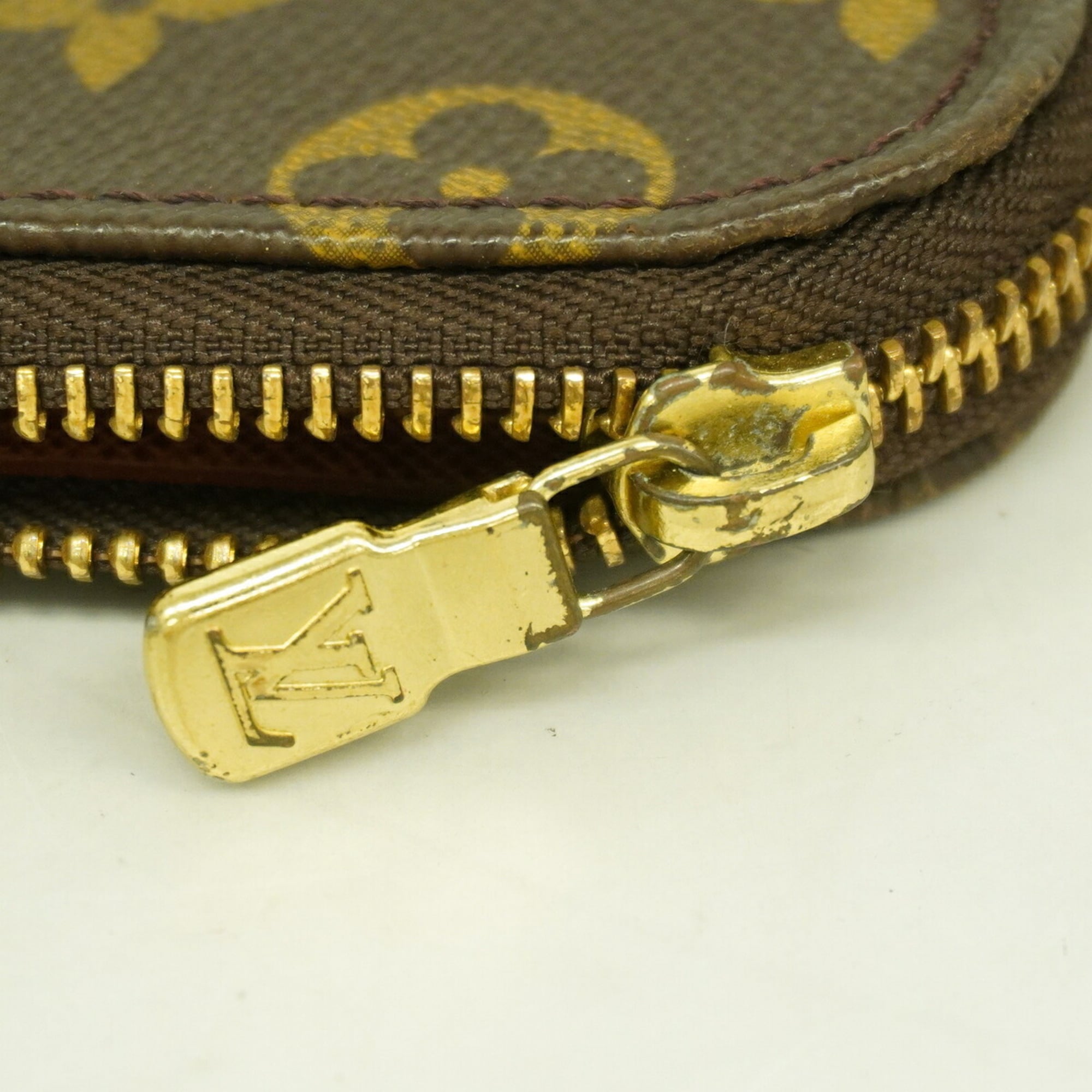 Louis Vuitton Brown Clutch Bag (Pre-Owned)