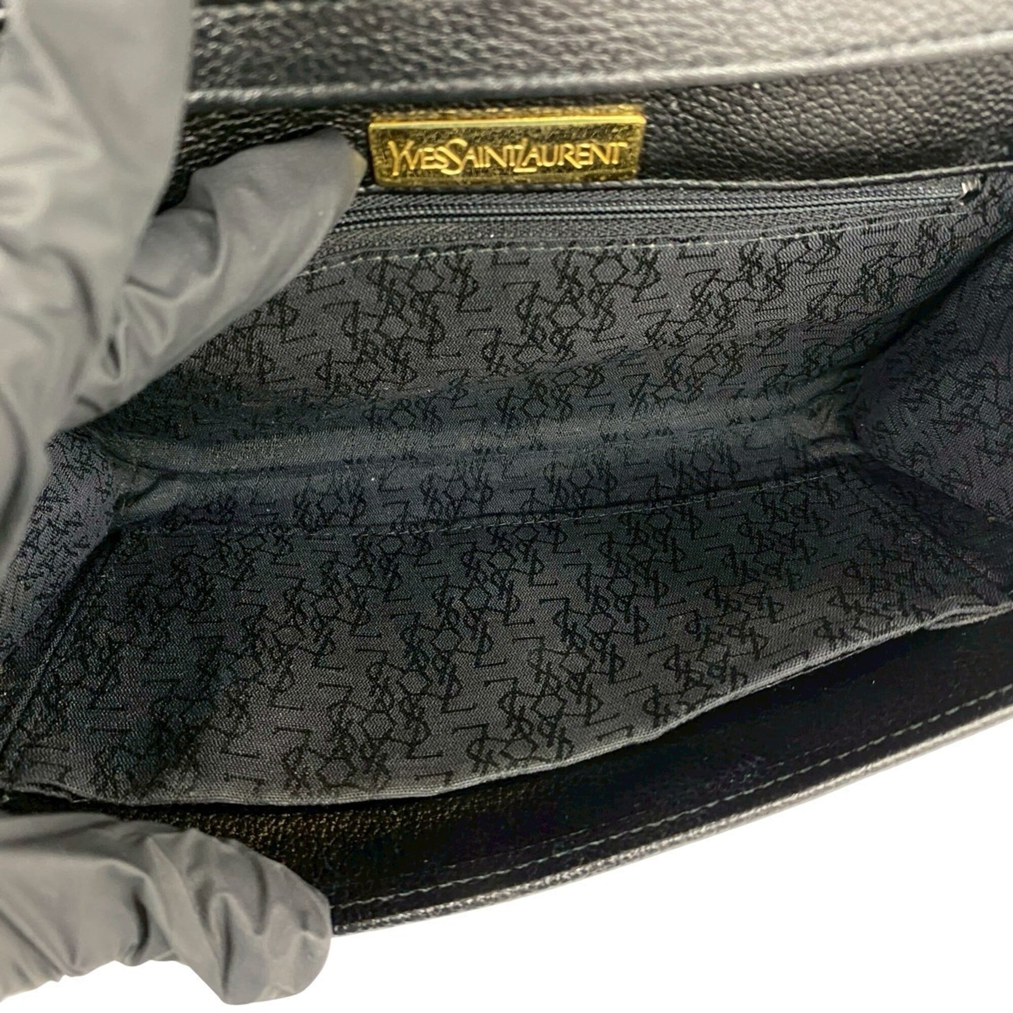 Yves Saint Laurent Black Leather Pochette Shoulder Bag (Pre-Owned)