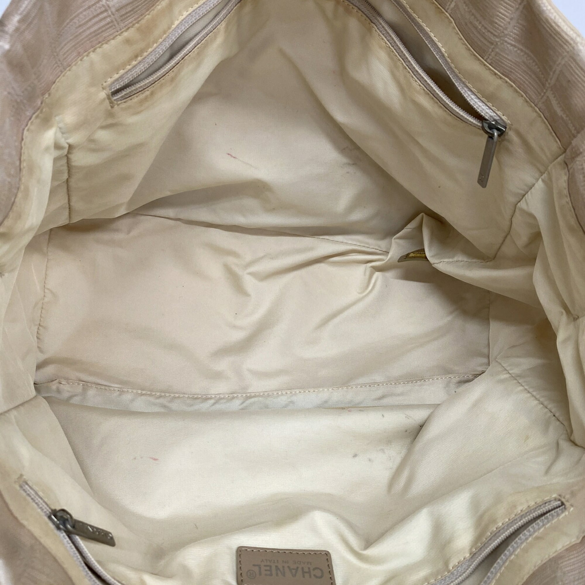 Chanel Beige Nylon Tote Bag (Pre-Owned)