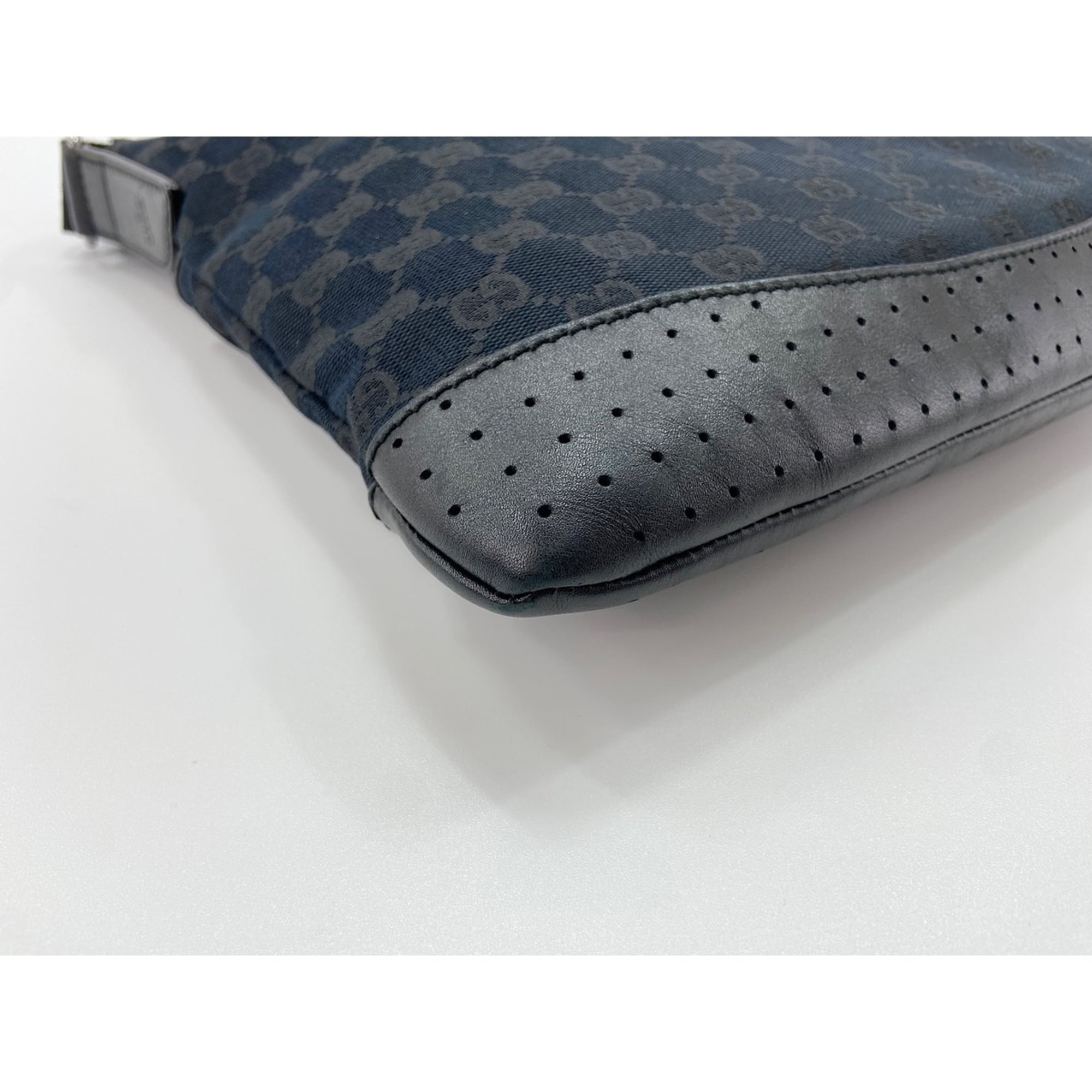 Gucci Black Shoulder Bag (Pre-Owned)