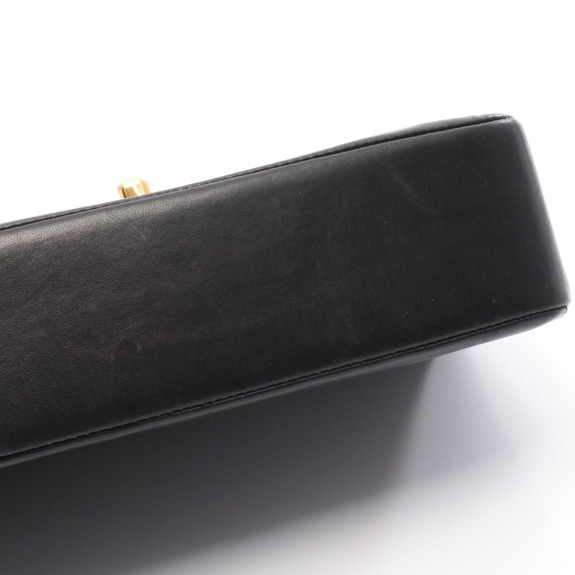Chanel Black Leather Shoulder Bag (Pre-Owned)