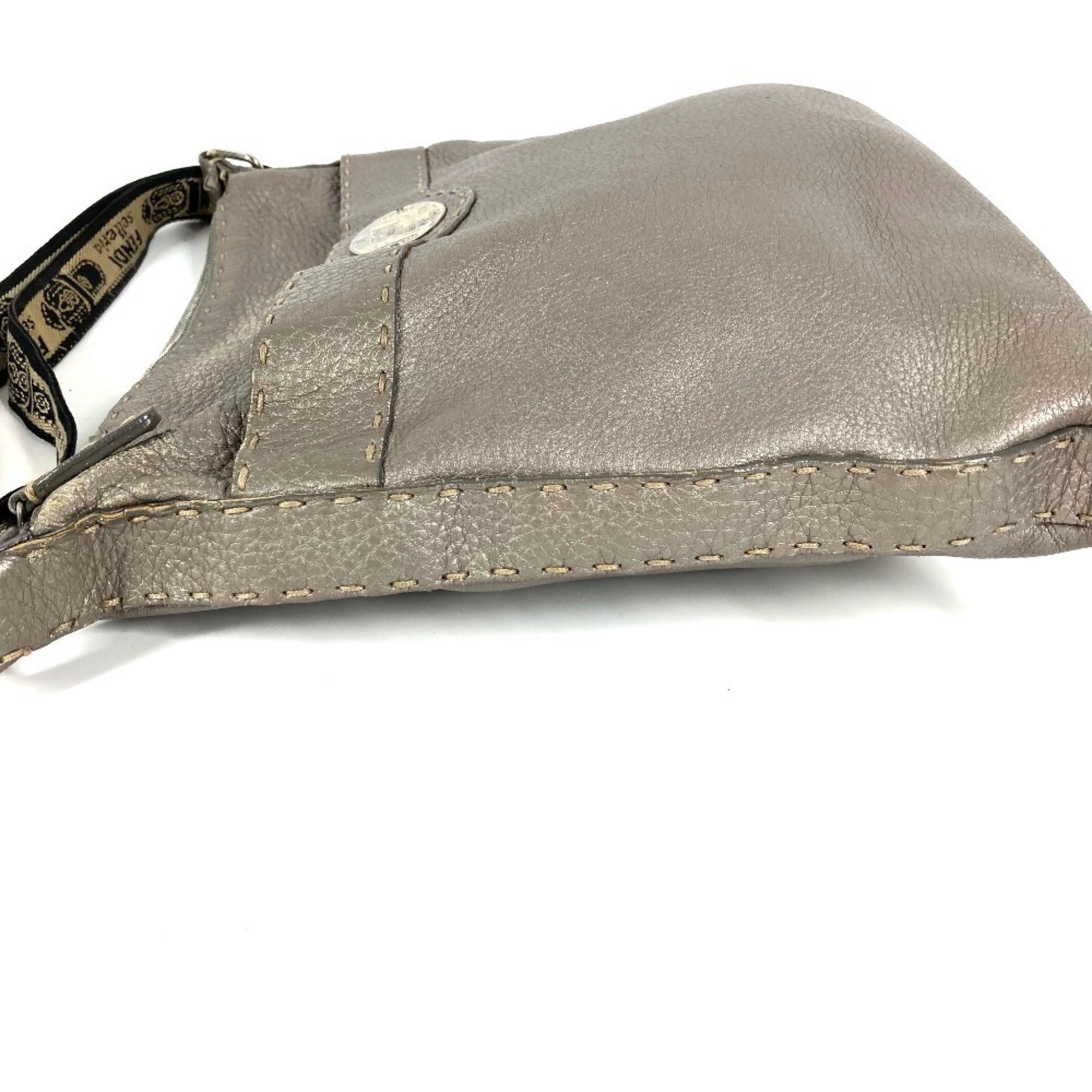 Fendi Gray Silver Gray Leather Shoulder Bag (Pre-Owned)