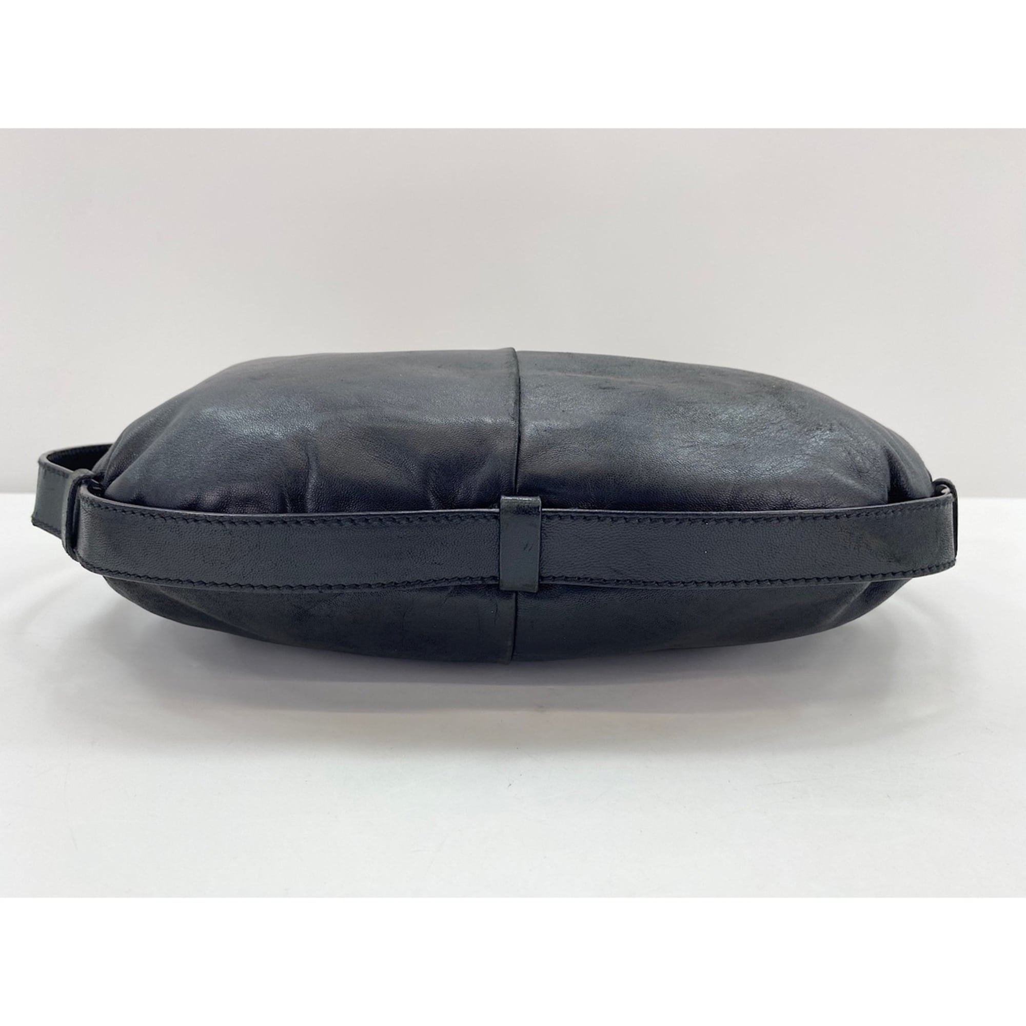 Yves Saint Laurent Black Shoulder Bag (Pre-Owned)