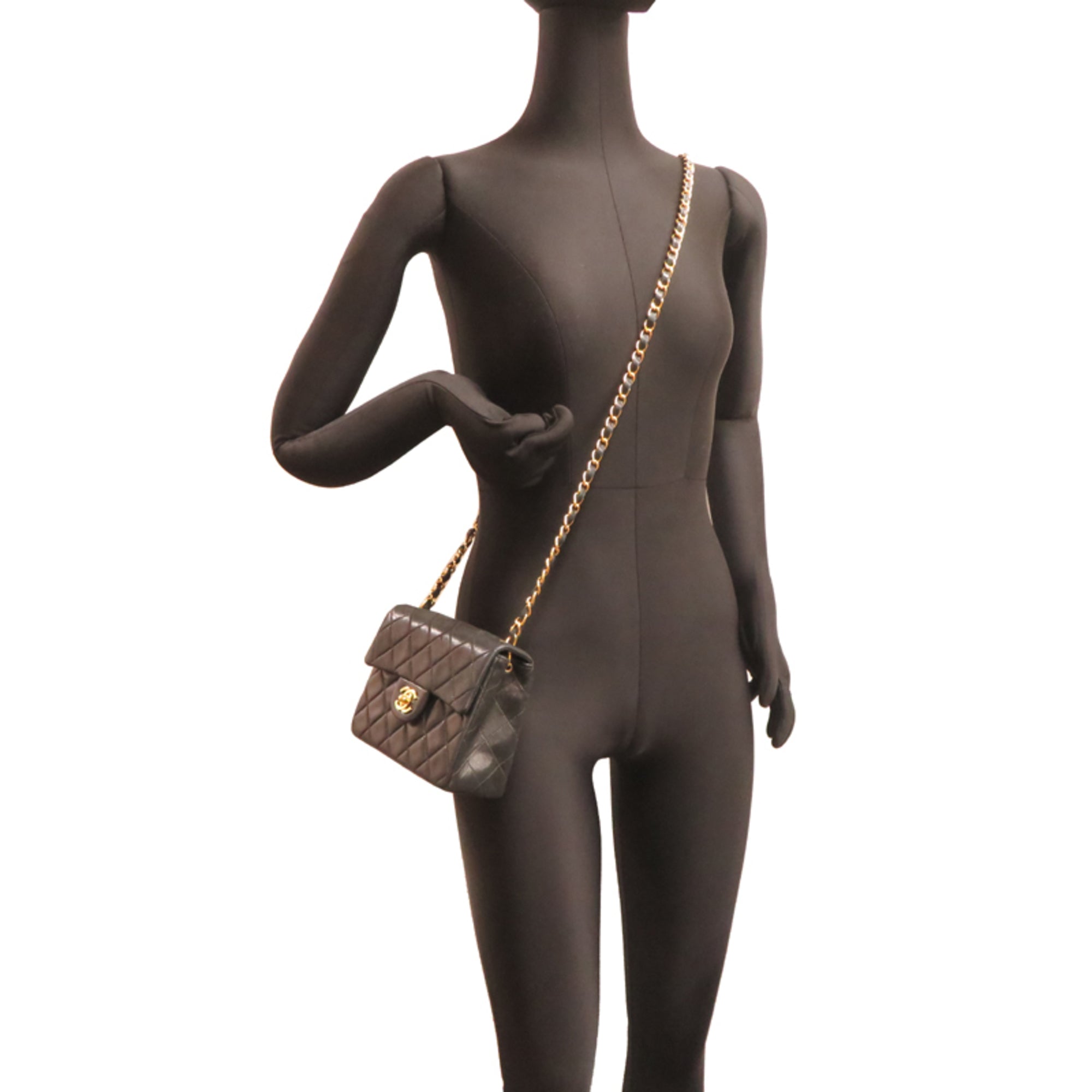 Chanel Black Leather Shoulder Bag (Pre-Owned)