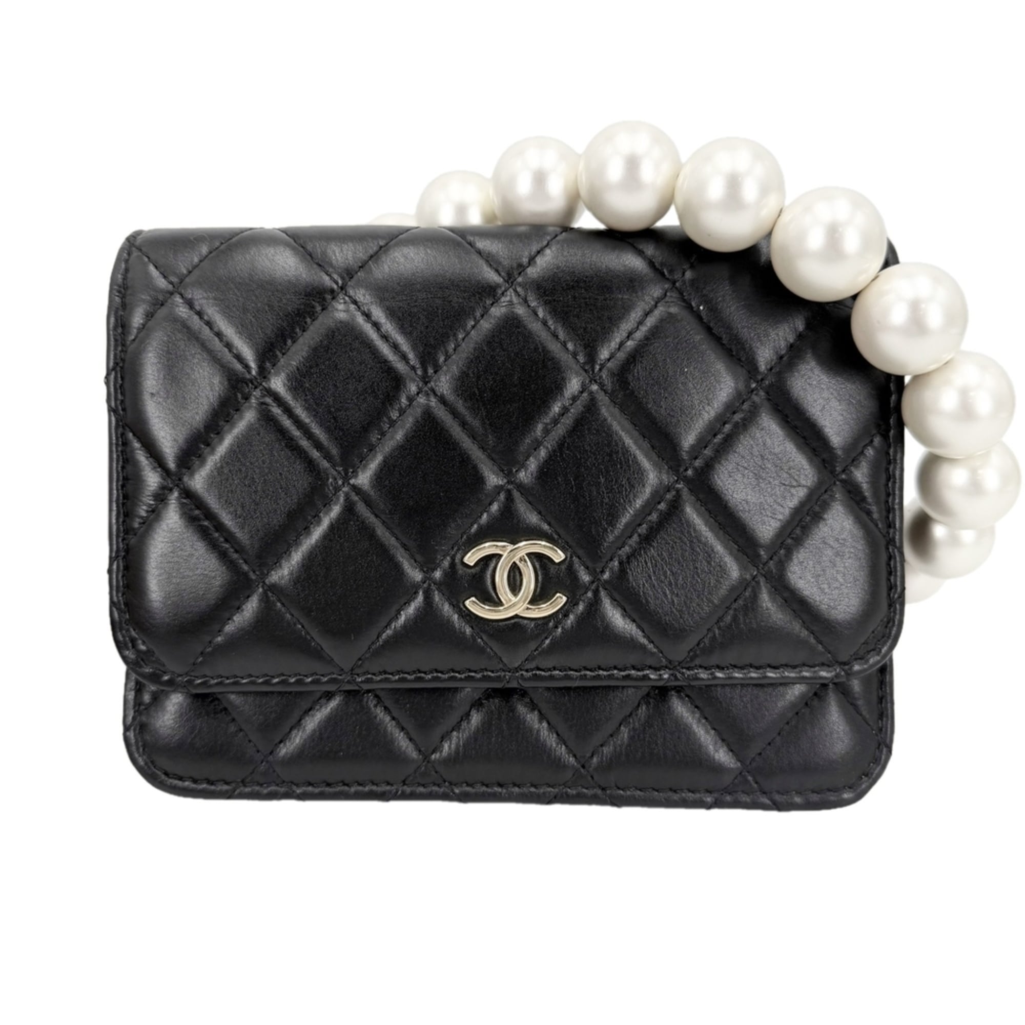 Chanel Matelasse Black Leather Shoulder Bag (Pre-Owned)