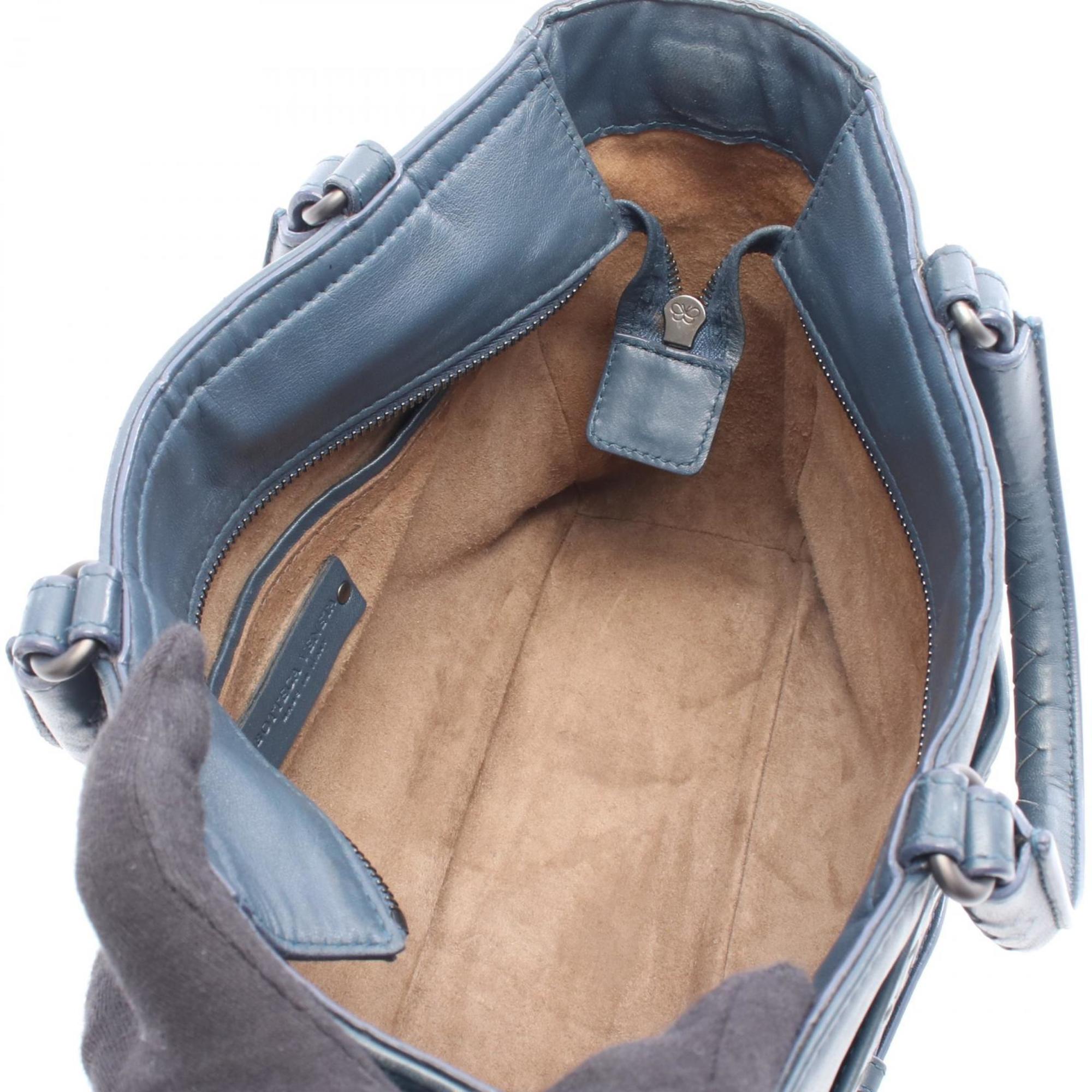 Bottega Veneta Navy Leather Handbag (Pre-Owned)