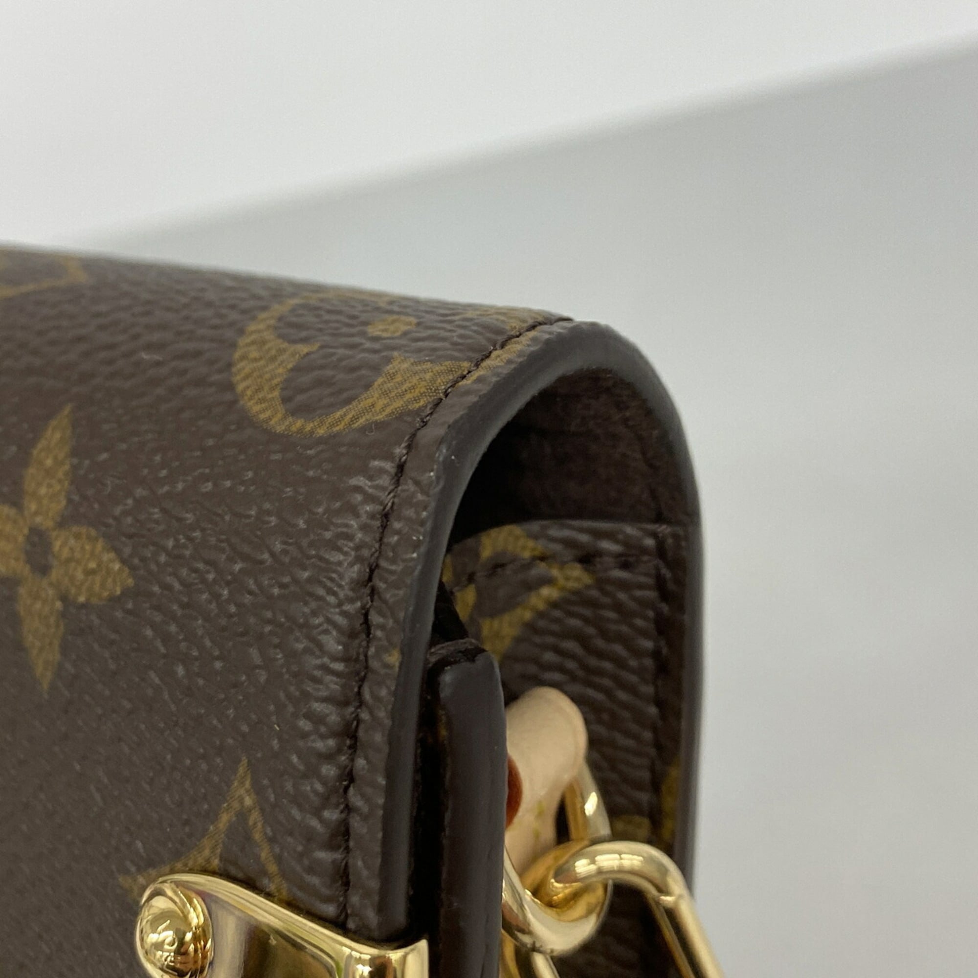 Louis Vuitton Brown Shoulder Bag (Pre-Owned)