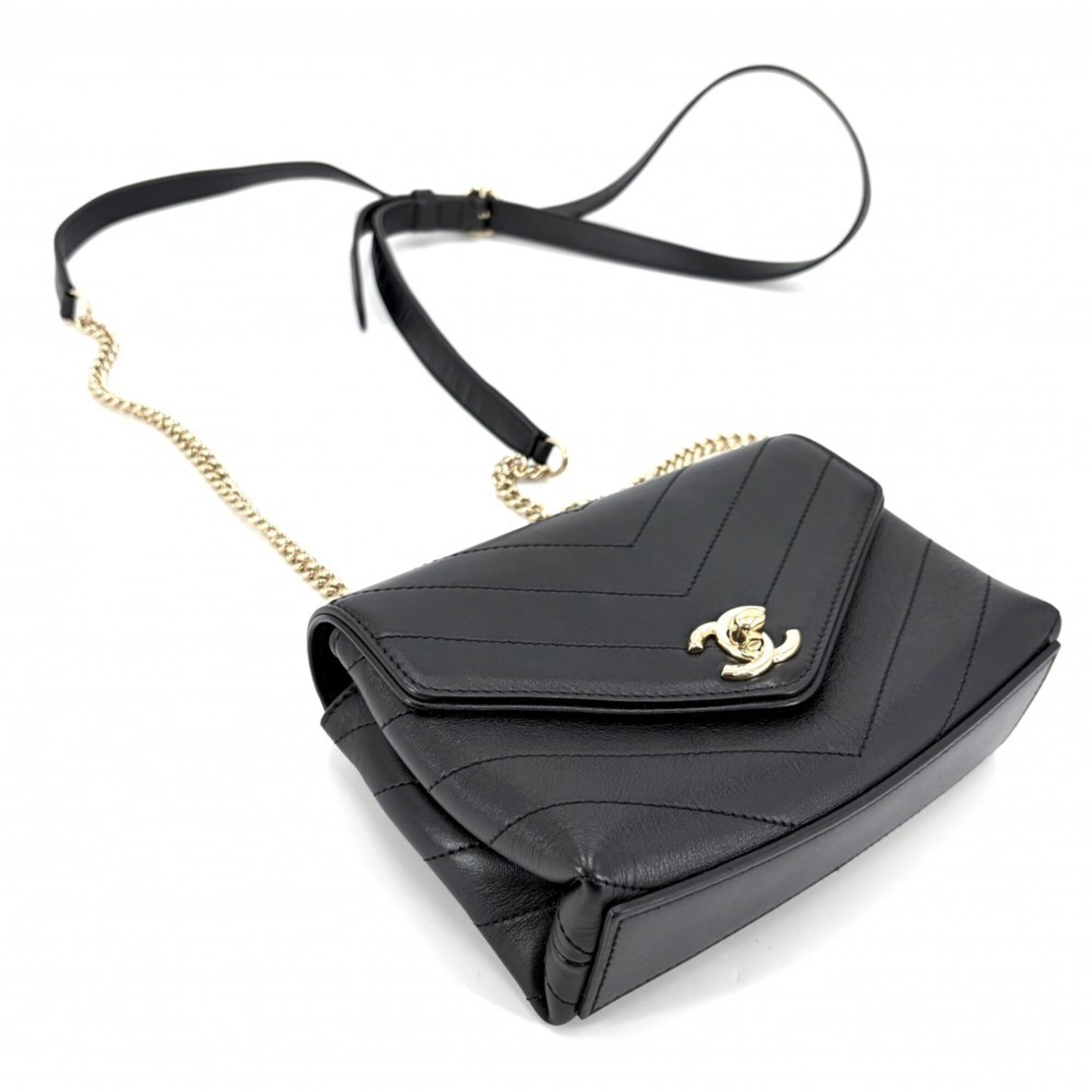 Chanel Black Leather Shoulder Bag (Pre-Owned)