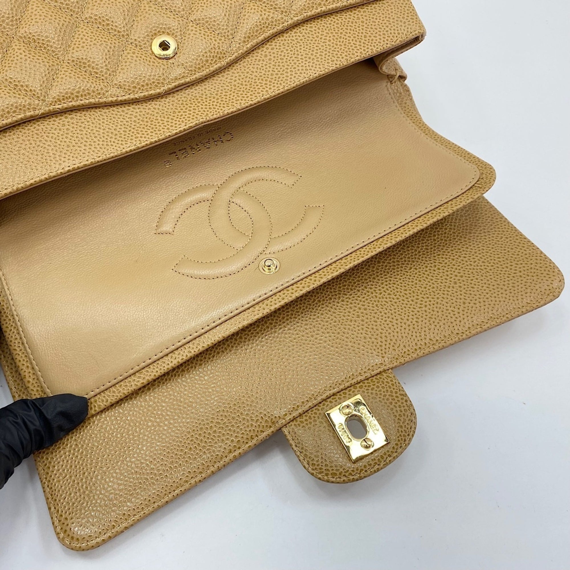 Chanel Beige Shoulder Bag (Pre-Owned)