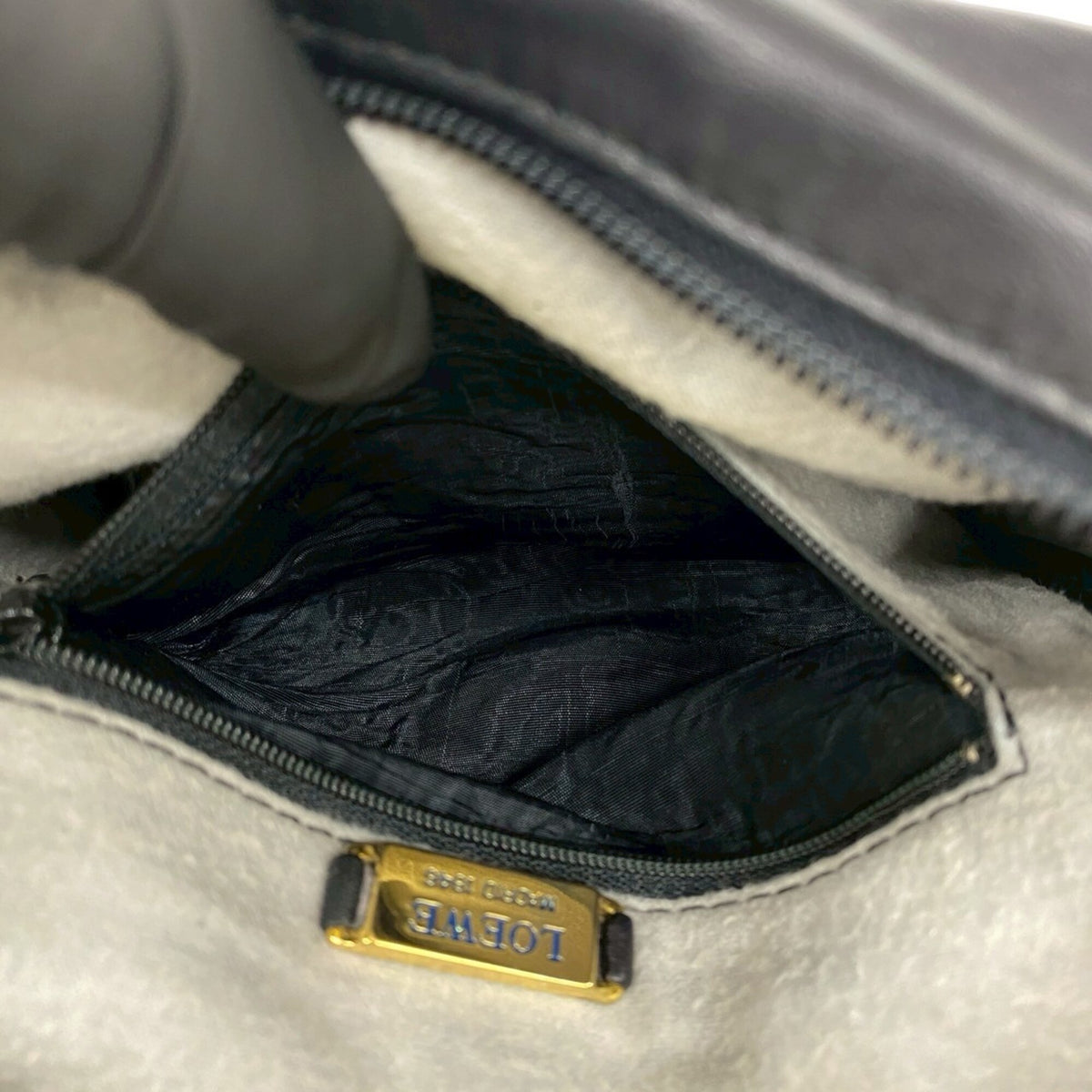 Loewe Black Leather Pochette Shoulder Bag (Pre-Owned)